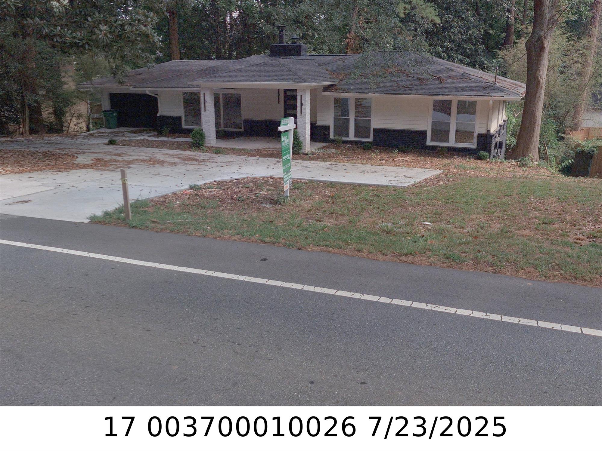 621 Hammond Dr, Atlanta, GA 30328-5231