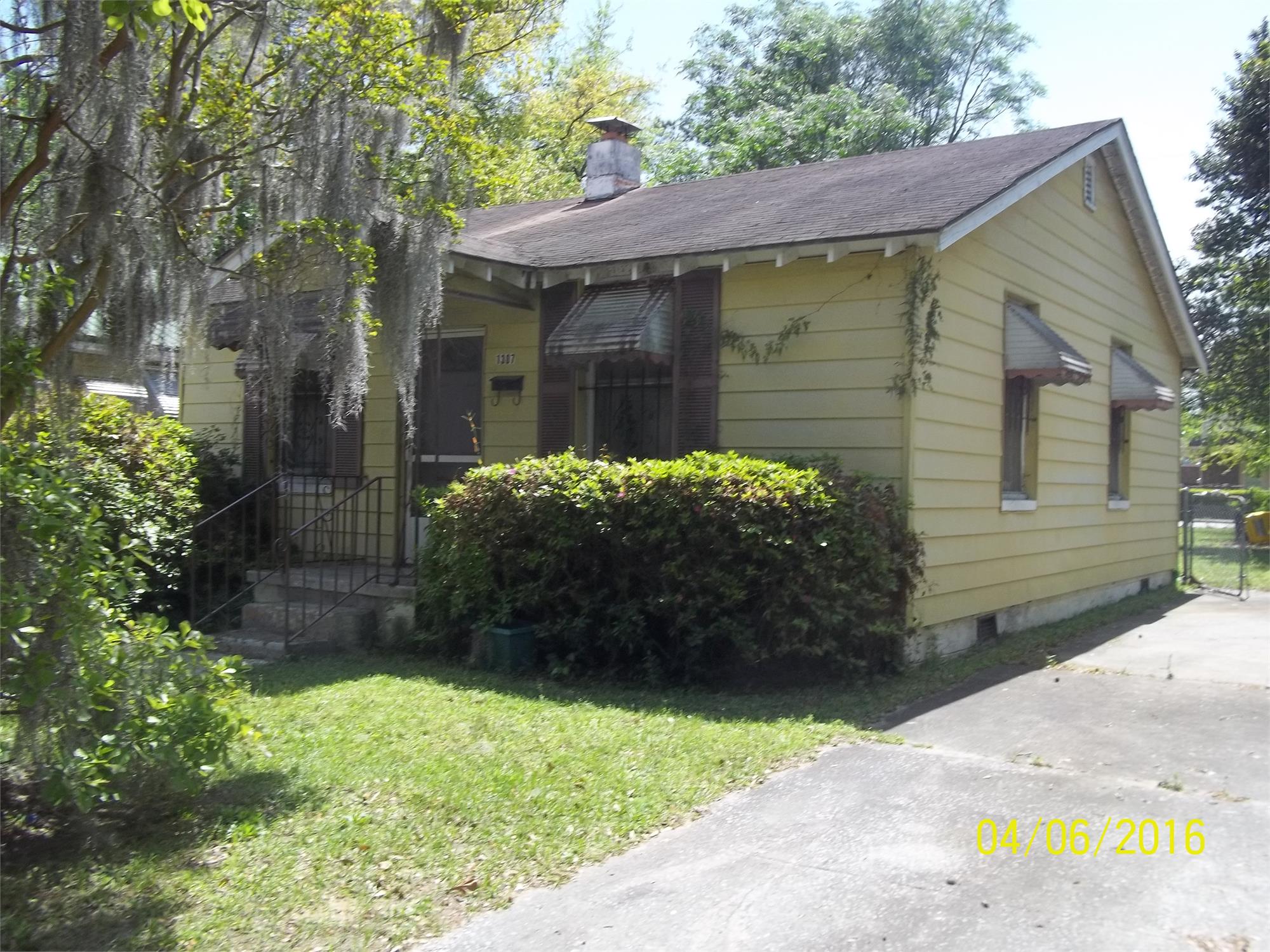 1307 Delesseps Ave, Savannah, GA 31404-5433