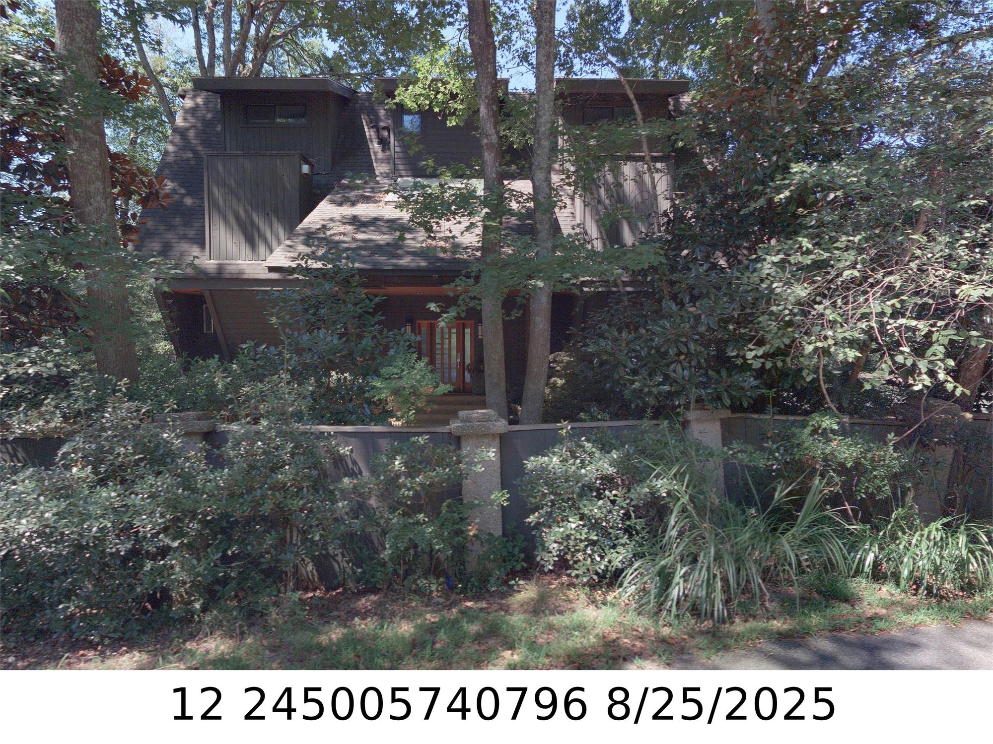 1247 Riverside Rd, Roswell, GA 30076-6600