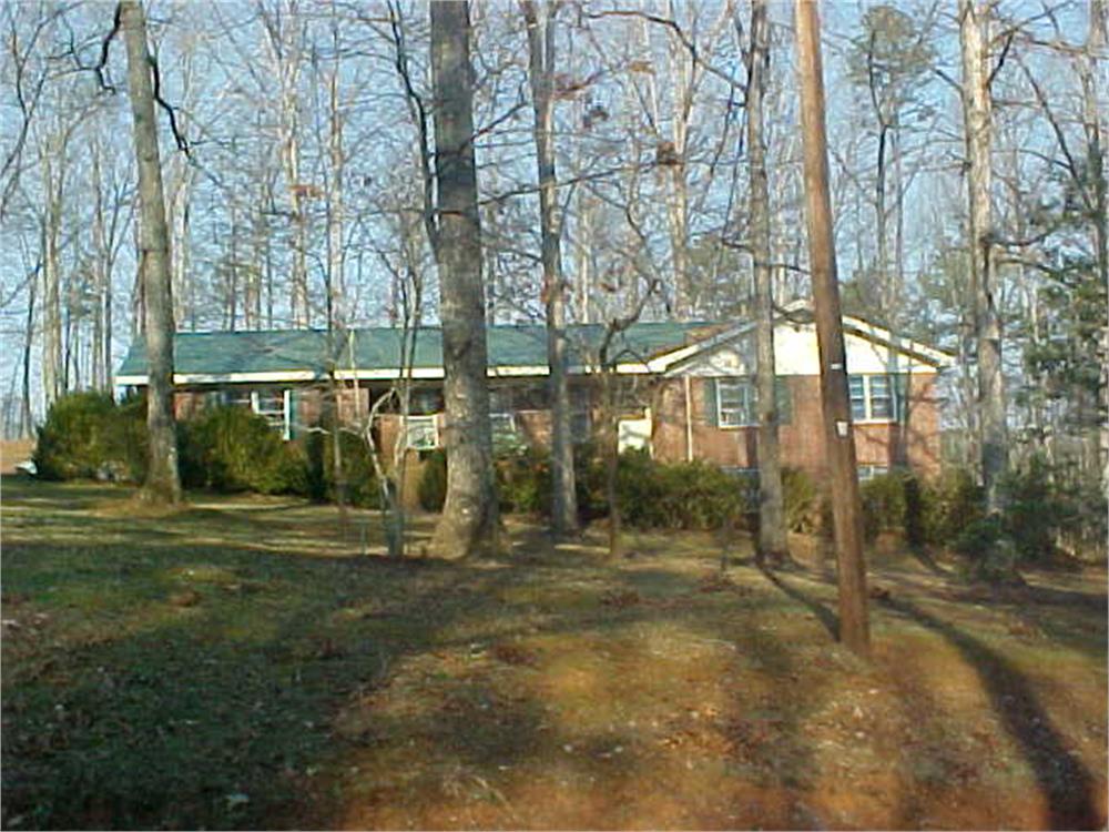 264 Hillcrest Dr, Commerce, GA 30529-1023