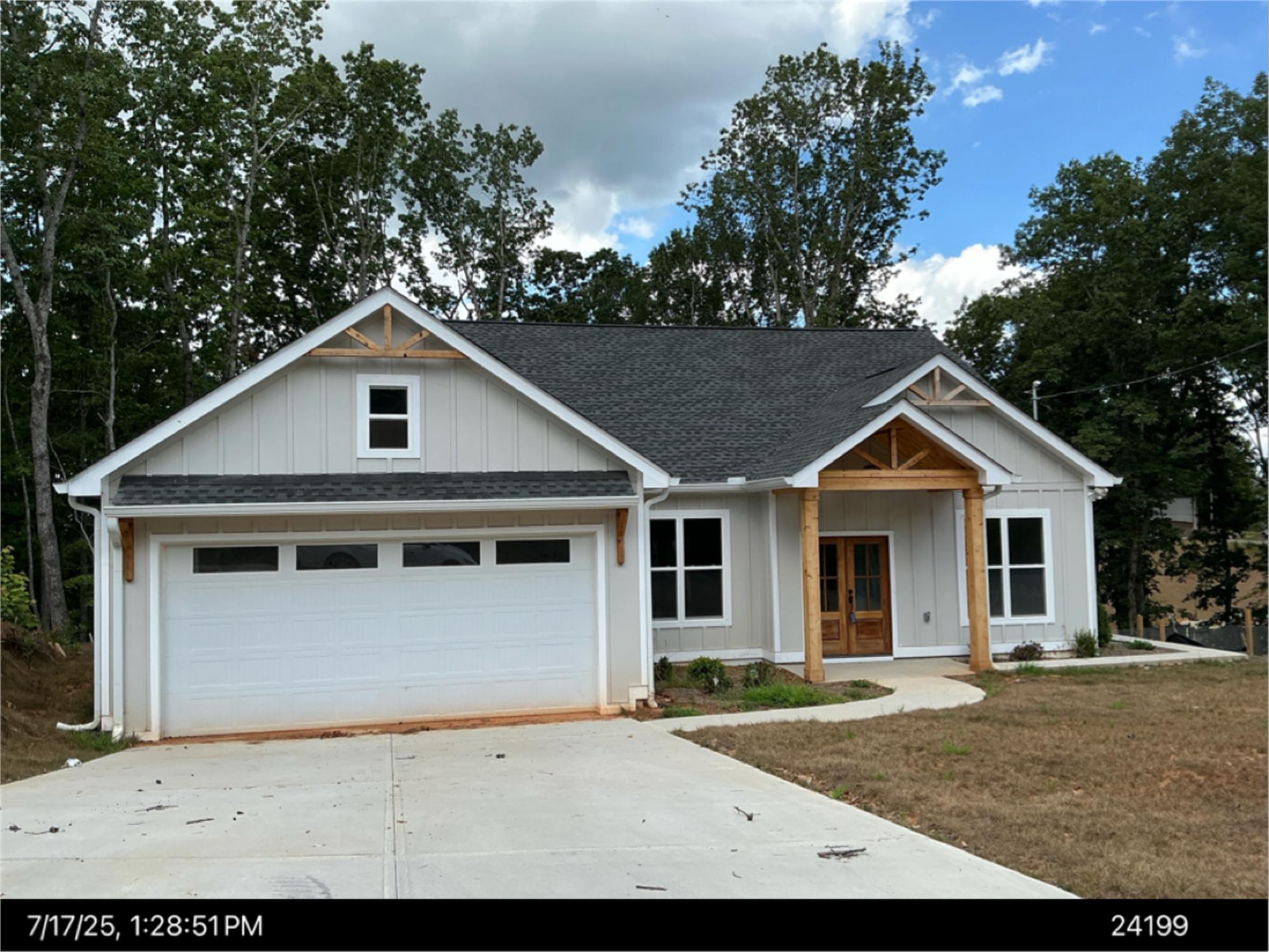 3635 Cagle Rd, Gainesville, GA 30501-7611