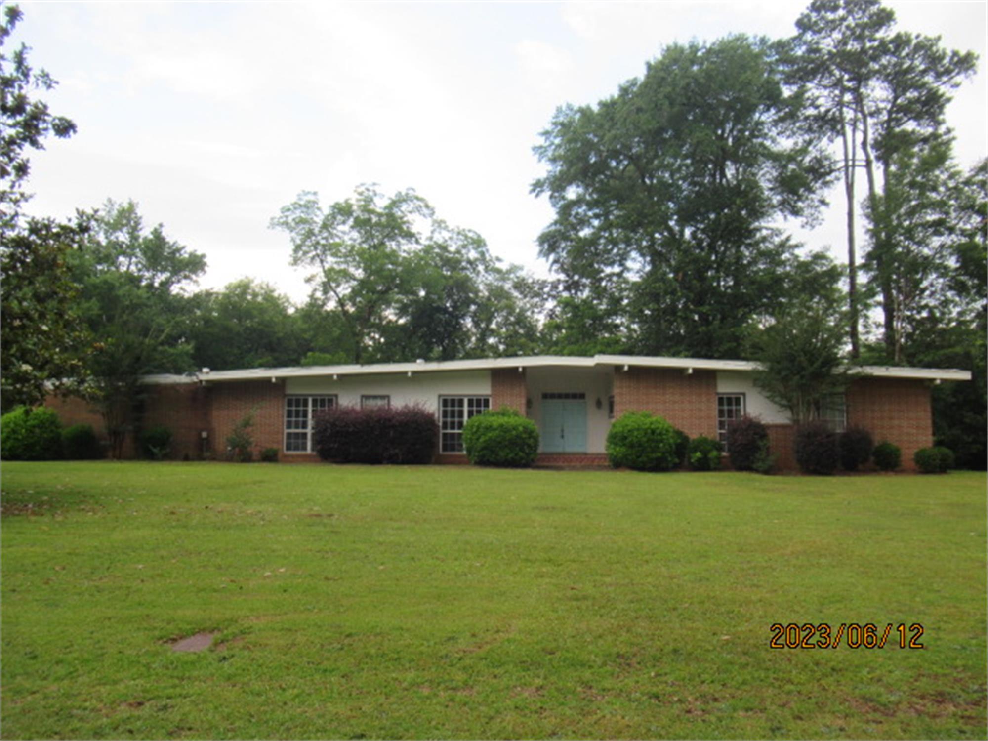 437 Orchard Ln, Sandersville, GA 31082-9245