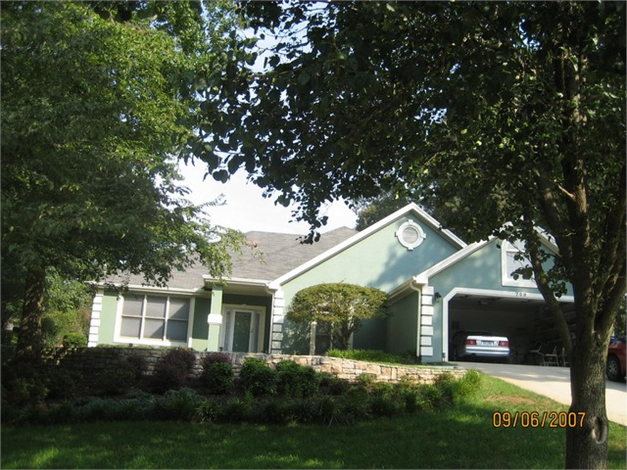 709 Oak Moss Dr Ne, Lawrenceville, GA 30043-3142