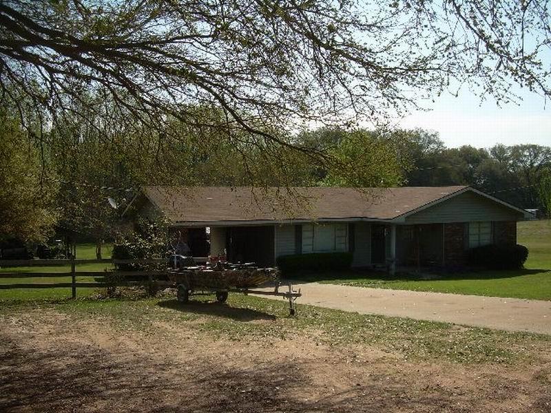 297 Joe Brewton Cir, Glennville, GA 30427-6017