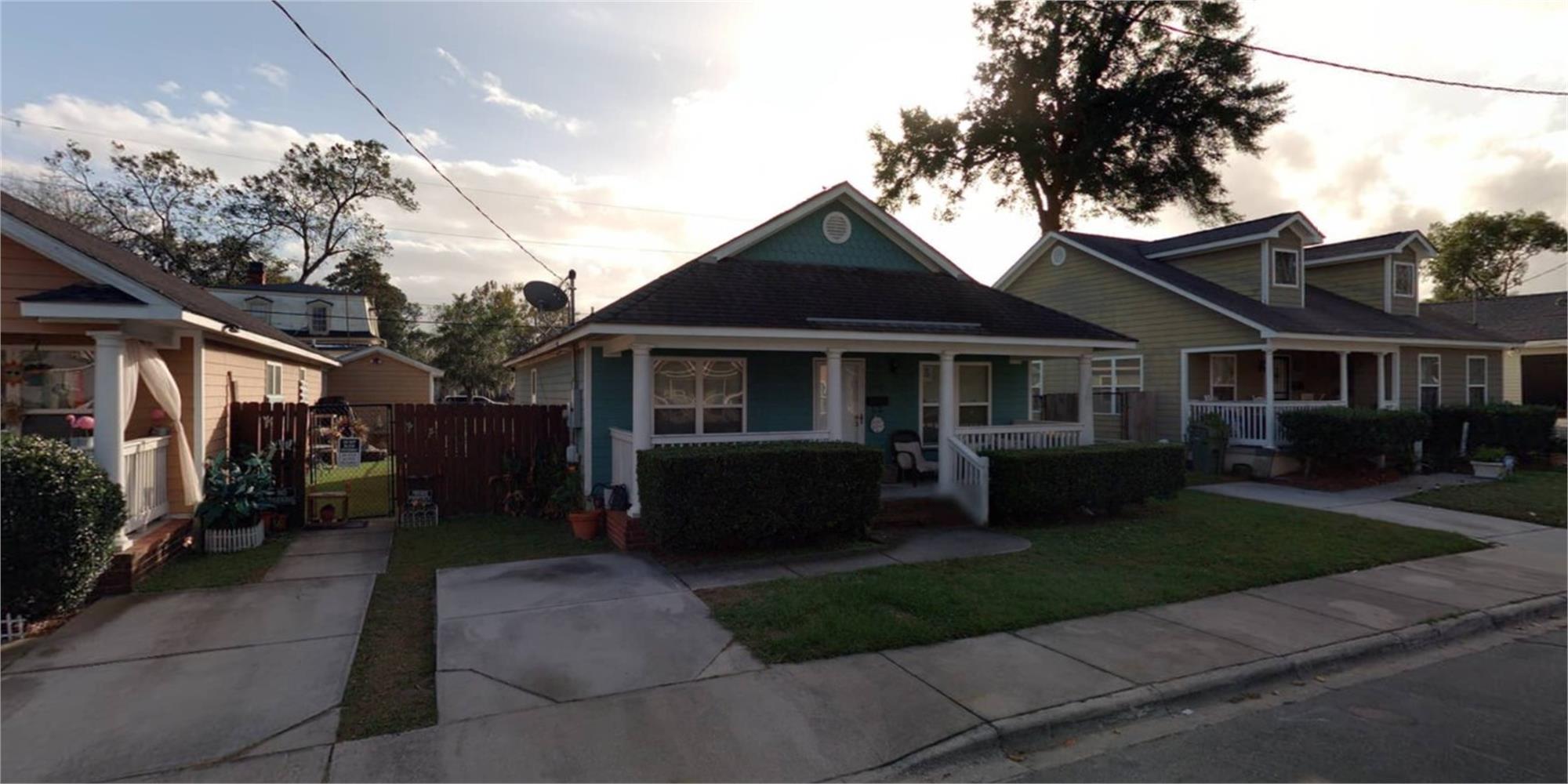 1219 E Waldburg St, Savannah, GA 31404-2033