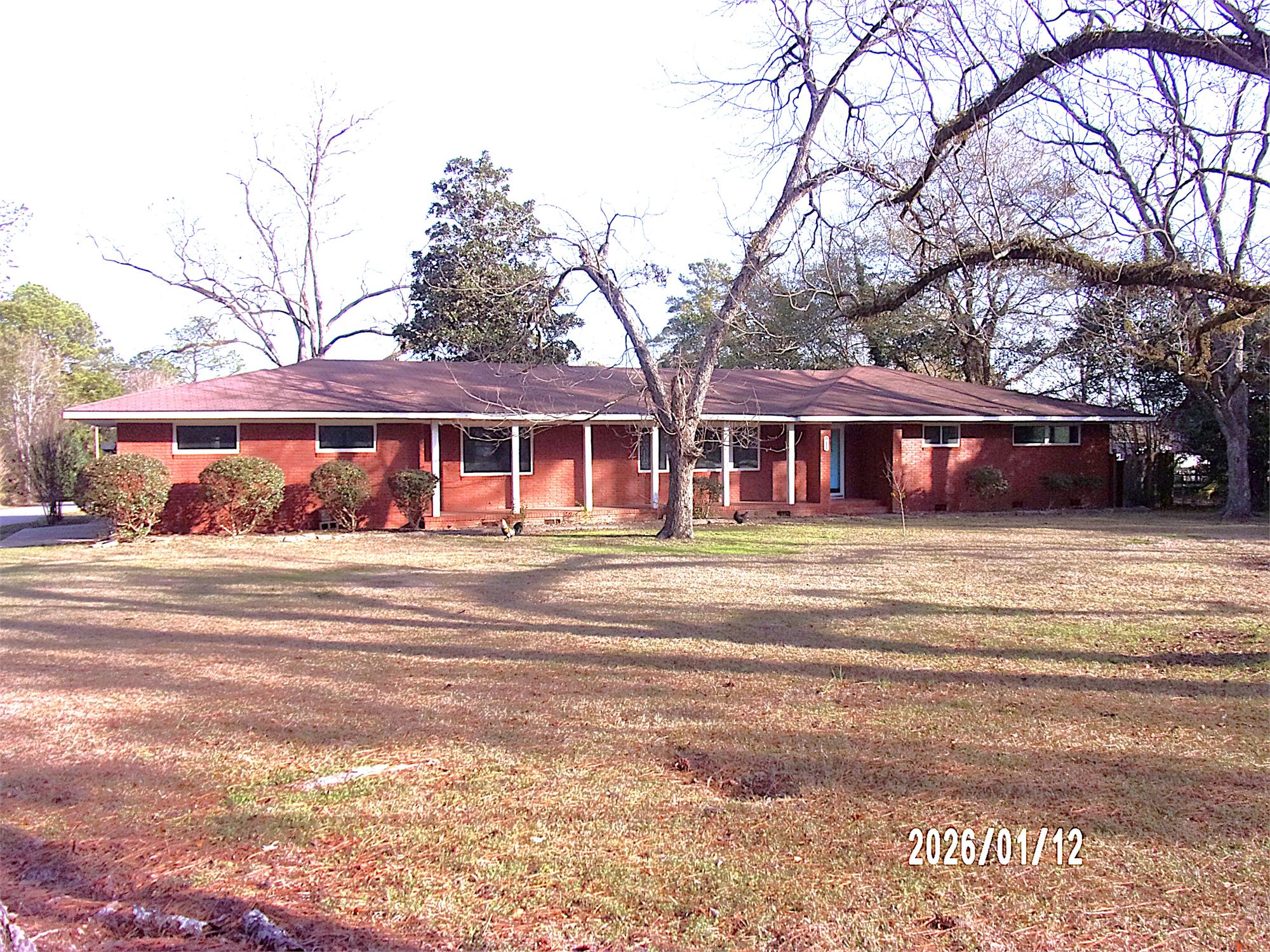 911 W Roanoke Dr, Fitzgerald, GA 31750-8617