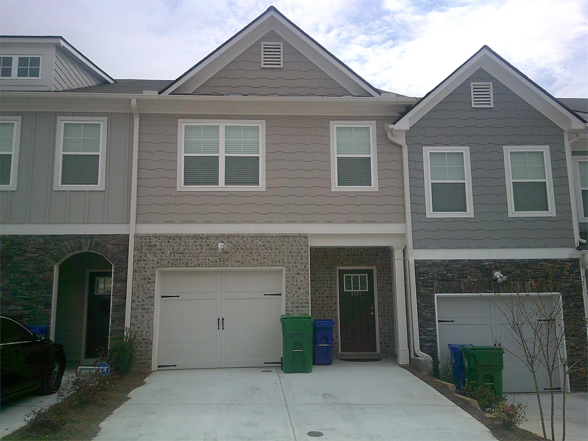 1909 Plainsboro Dr, Lithonia, GA 30058-2513