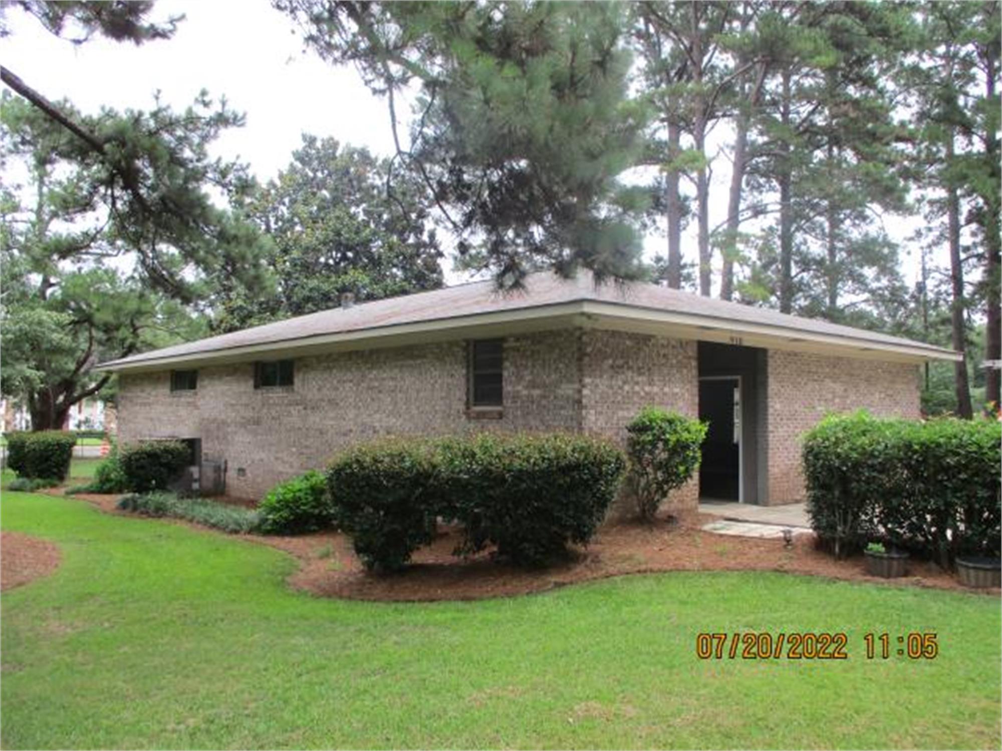 910 Washington Dr, Louisville, GA 30434-6490