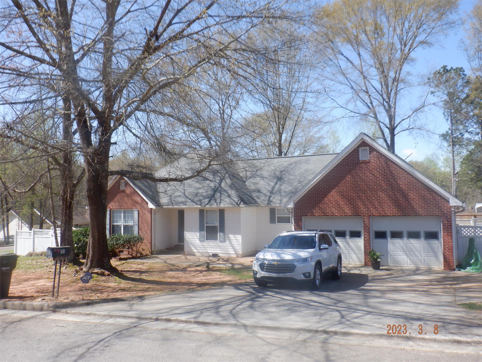 105 Hannah St, Barnesville, GA 30204-3510