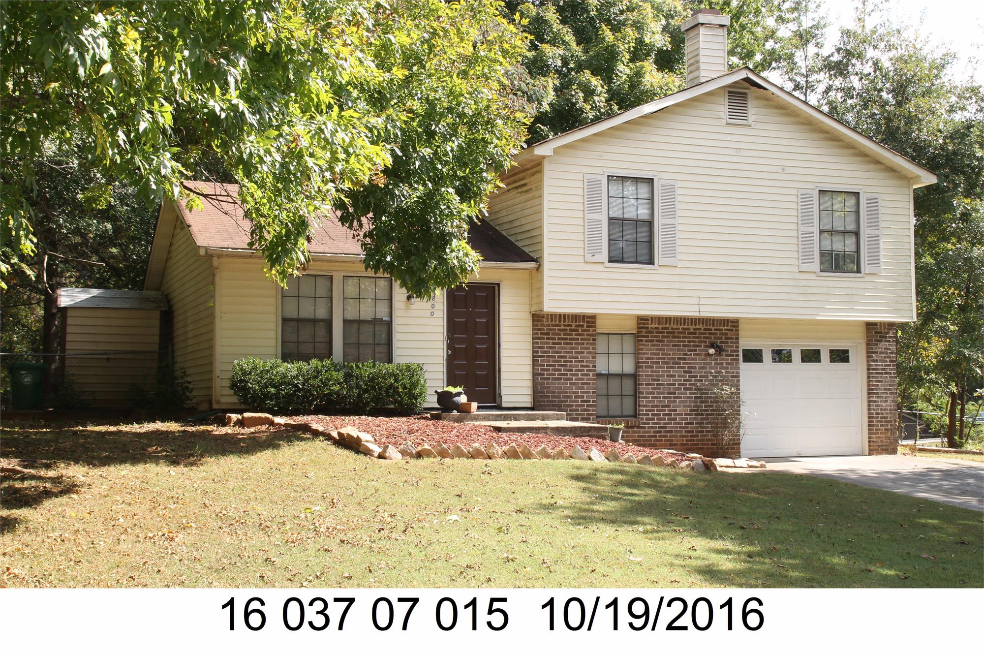 1800 Vauxhall Dr, Lithonia, GA 30058-5570