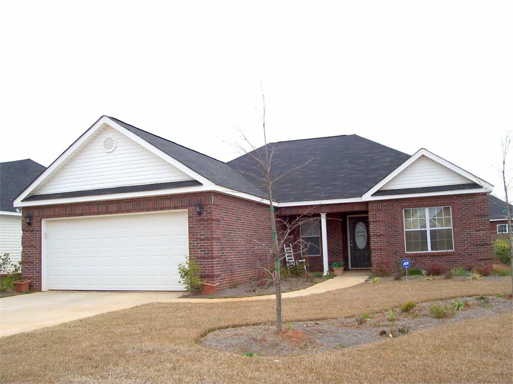 119 Preston Ln, Byron, GA 31008-3831