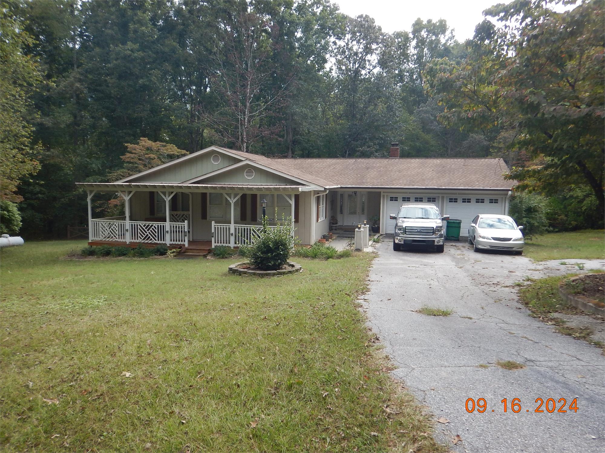 276 Bent Oak Dr, Cornelia, GA 30531-5104