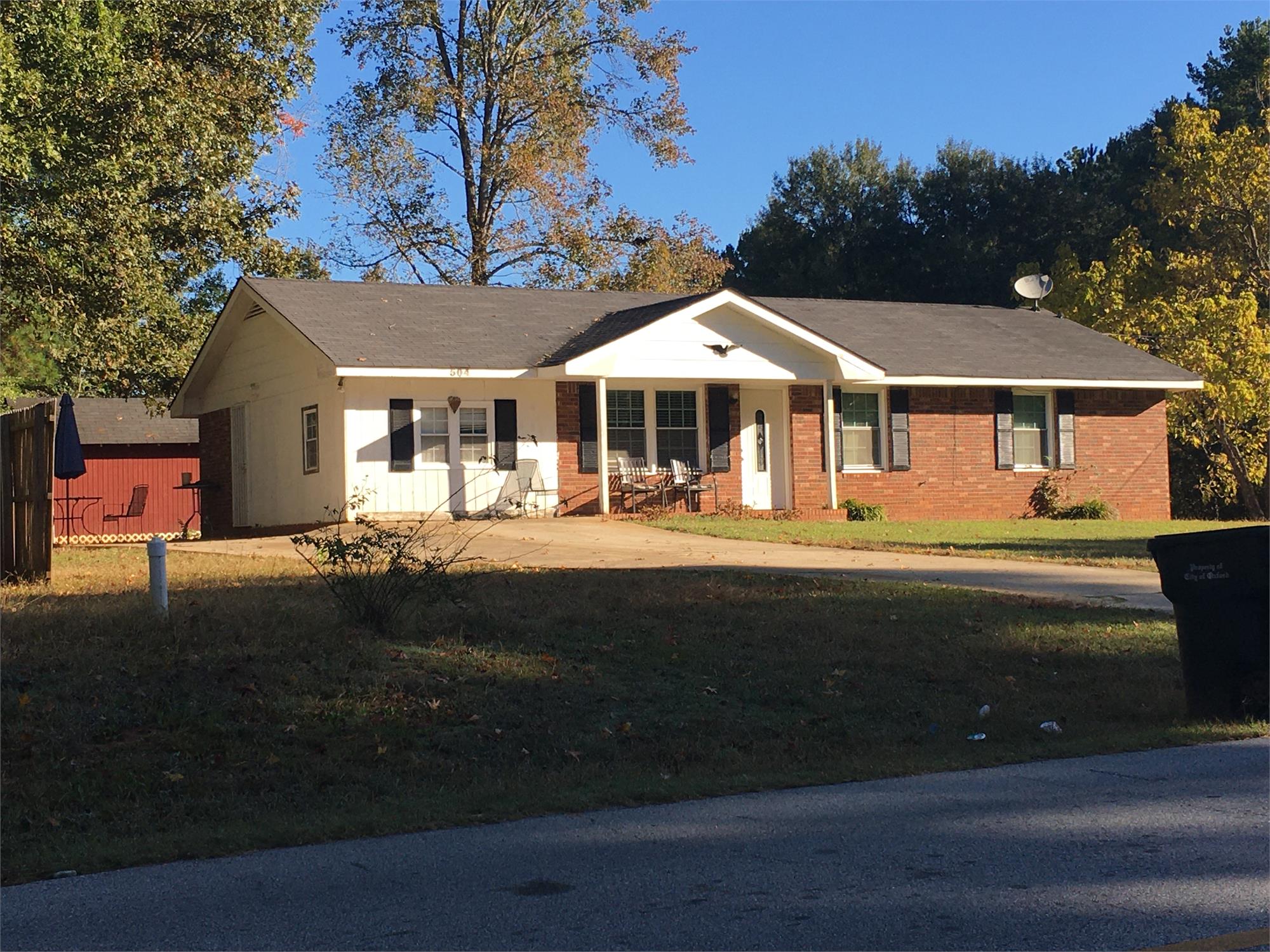 504 Moore St, Oxford, GA 30054-2417
