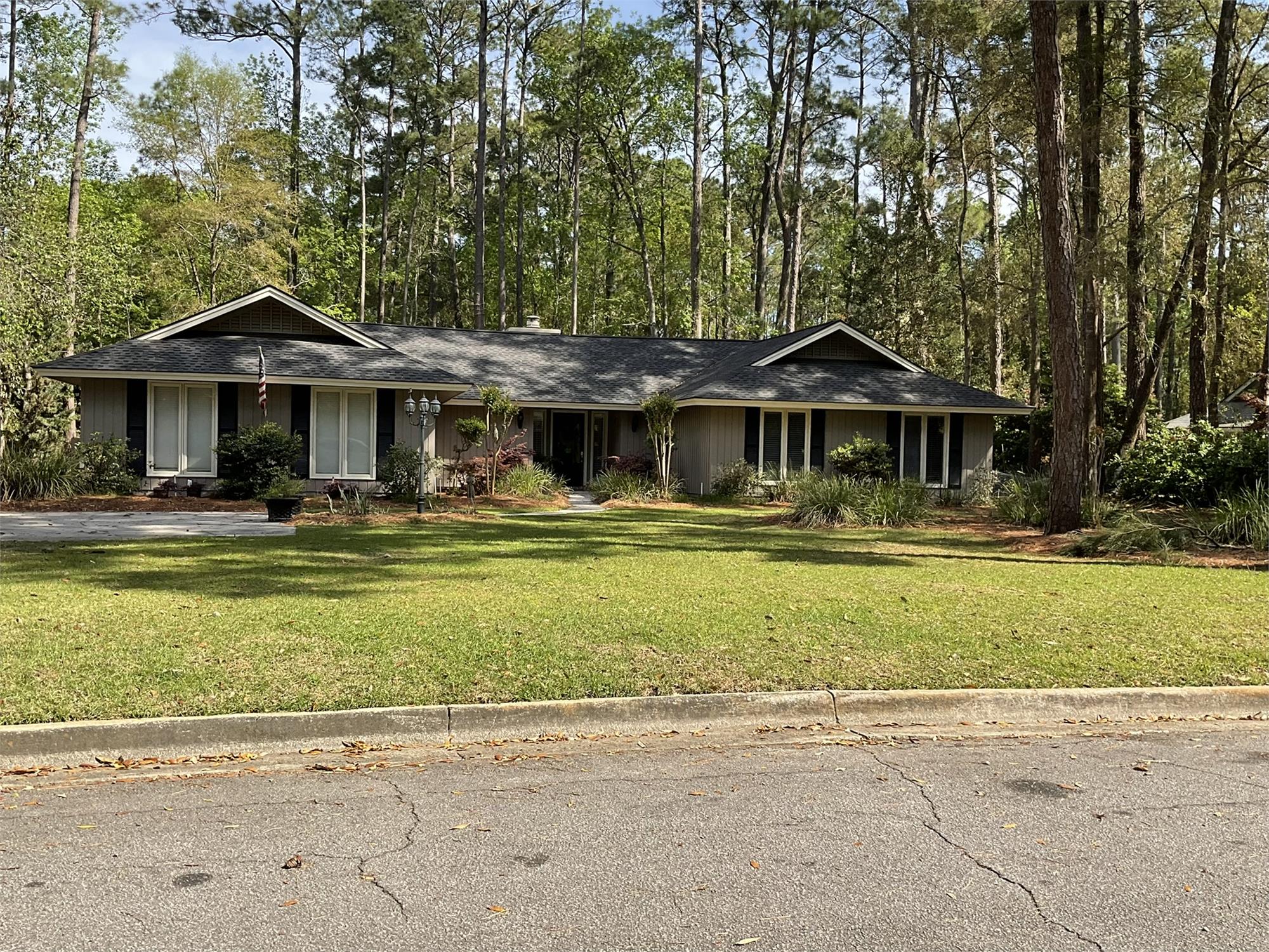26 Hemingway Cir, Savannah, GA 31411-1409