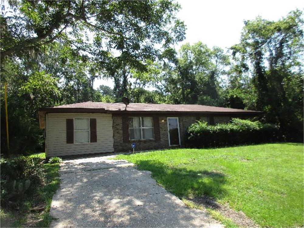 104 College St, Fort Gaines, GA 39851-3321