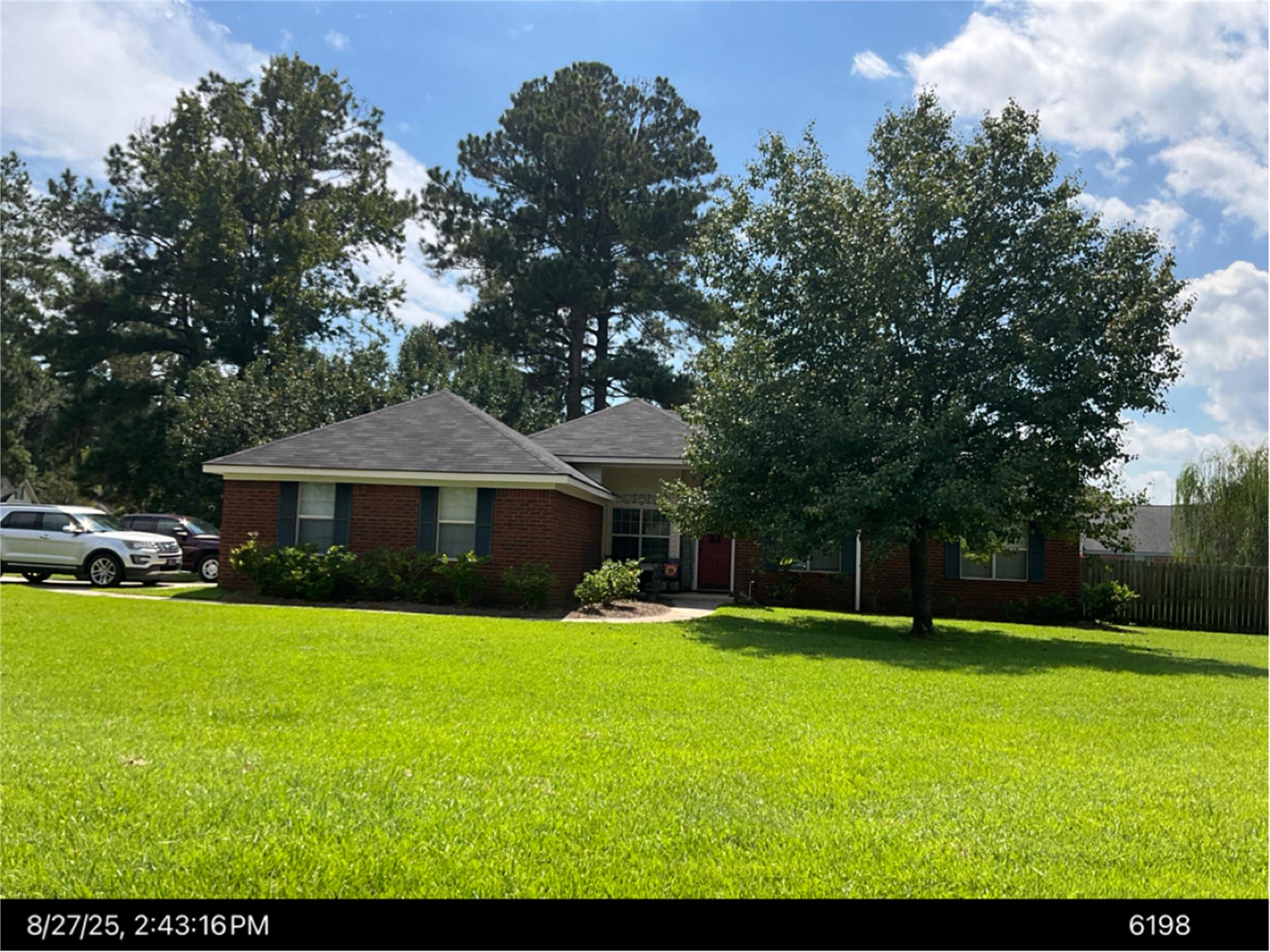 114 S Oak Rd, Richmond Hill, GA 31324-3813