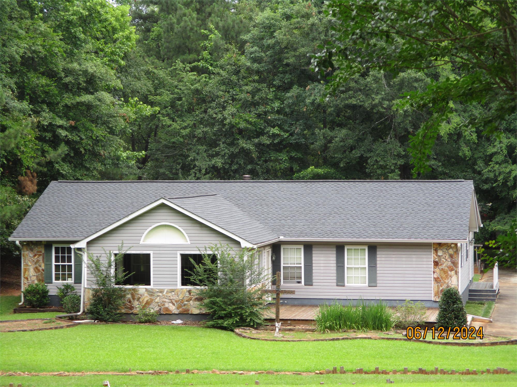 417 Stag Dr, Juliette, GA 31046-4065
