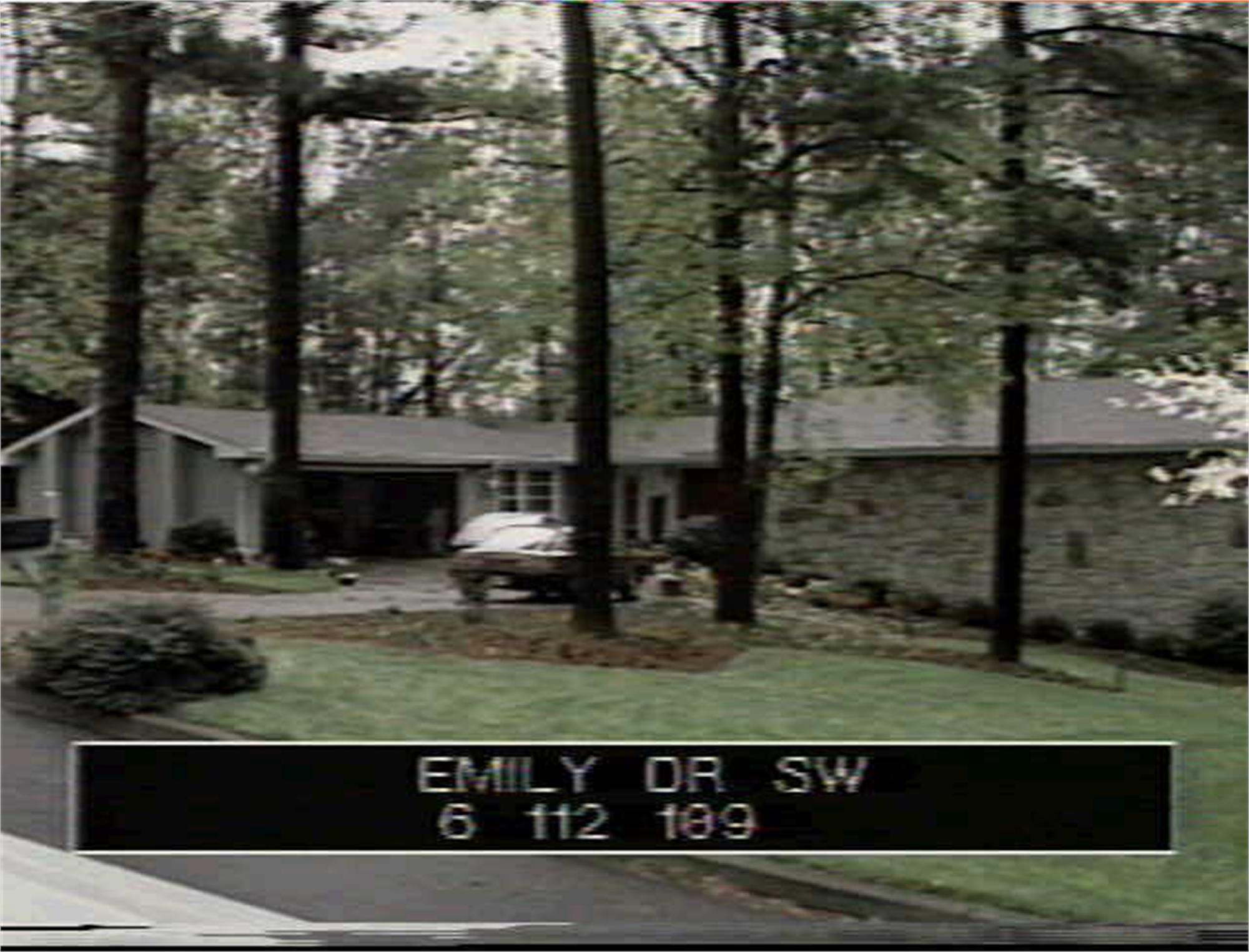 402 Emily Dr Sw, Lilburn, GA 30047-5221