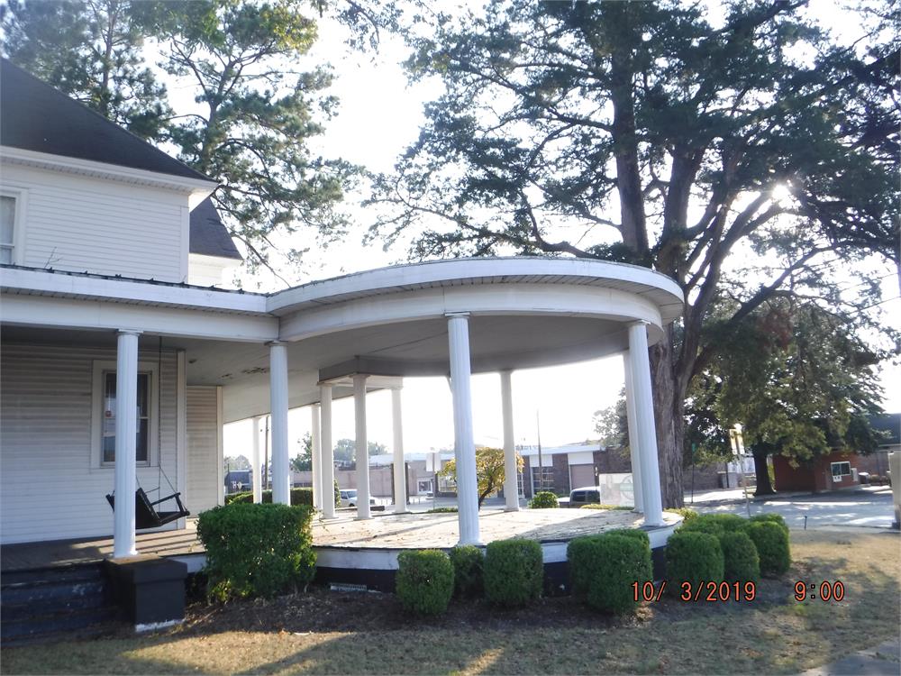 5423 3rd Ave, Eastman, GA 31023-6211