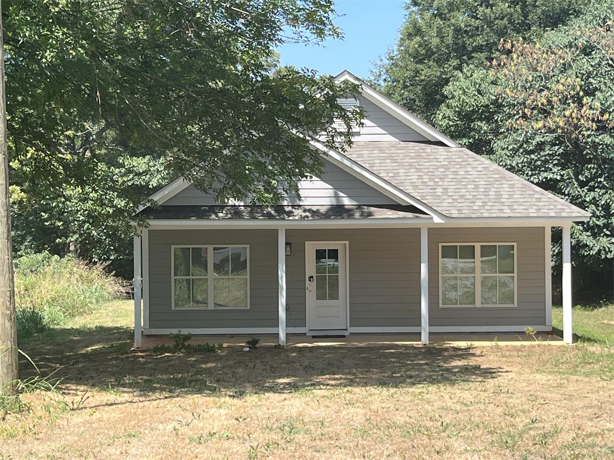 64 Barber St, Commerce, GA 30529-2900