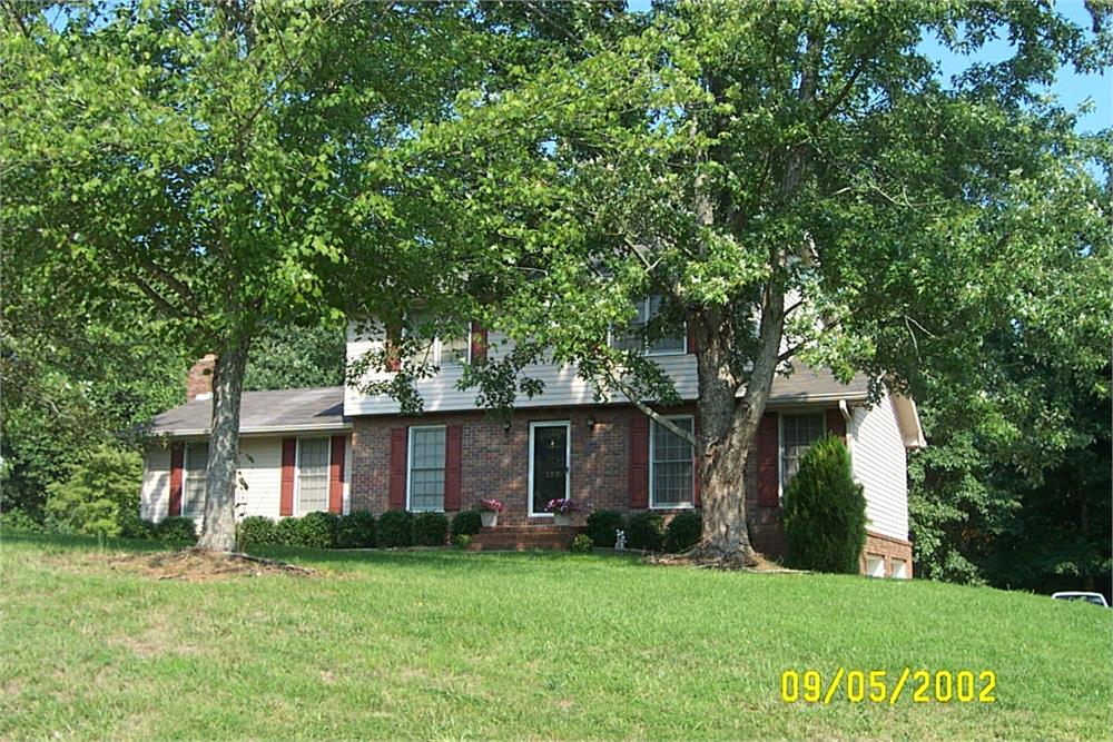 127 Foxdale Dr, Toccoa, GA 30577-8616