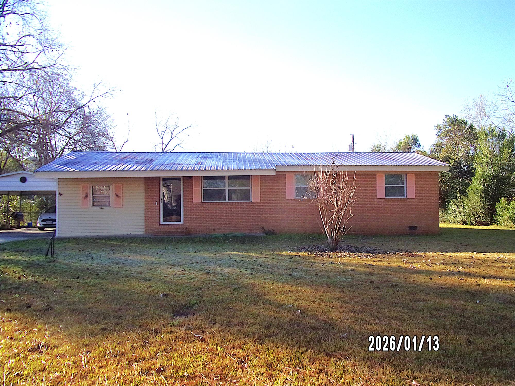 130 White Dr, Fitzgerald, GA 31750-8827