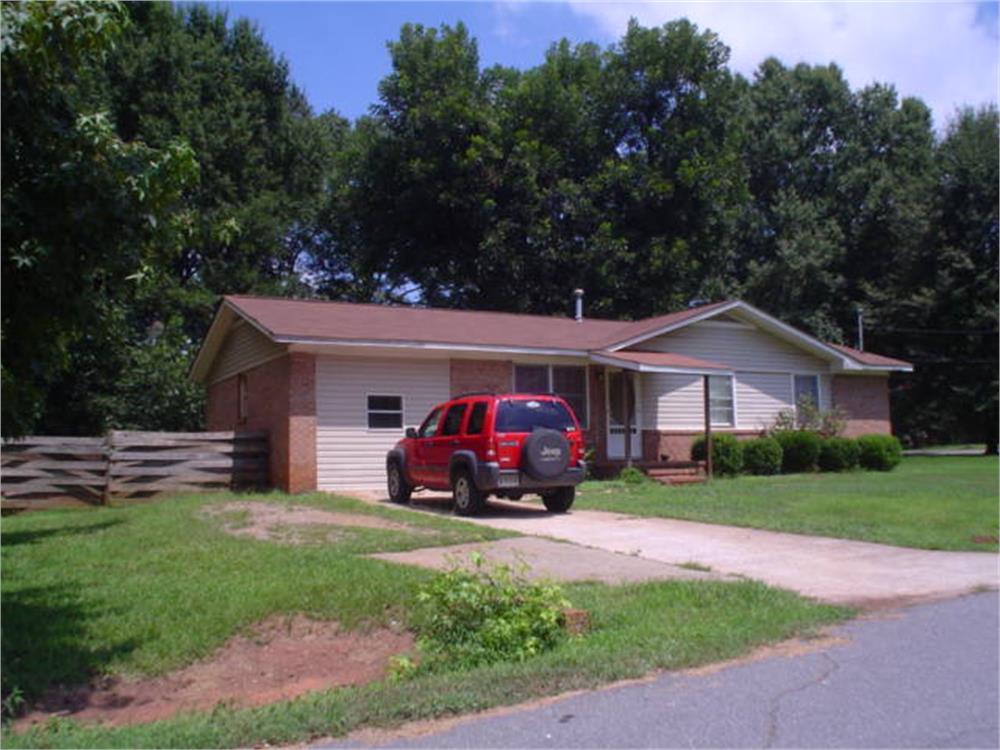 100 Seminole Dr, Eatonton, GA 31024-6426