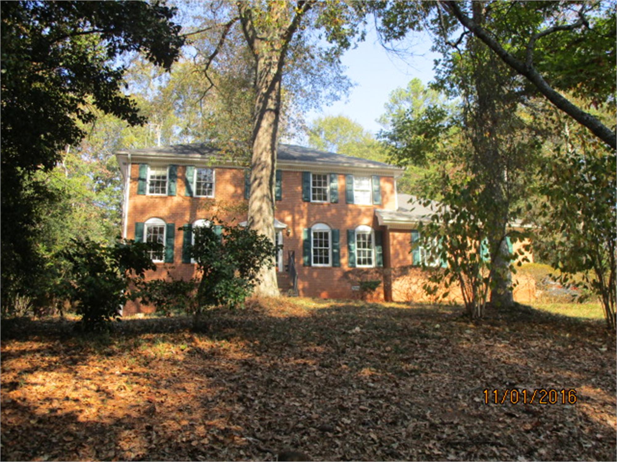 656 E Riverbend Dr, Lilburn, GA 30047-2204