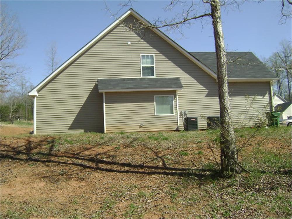 560 Windsong Lake Dr, Commerce, GA 30529-9016
