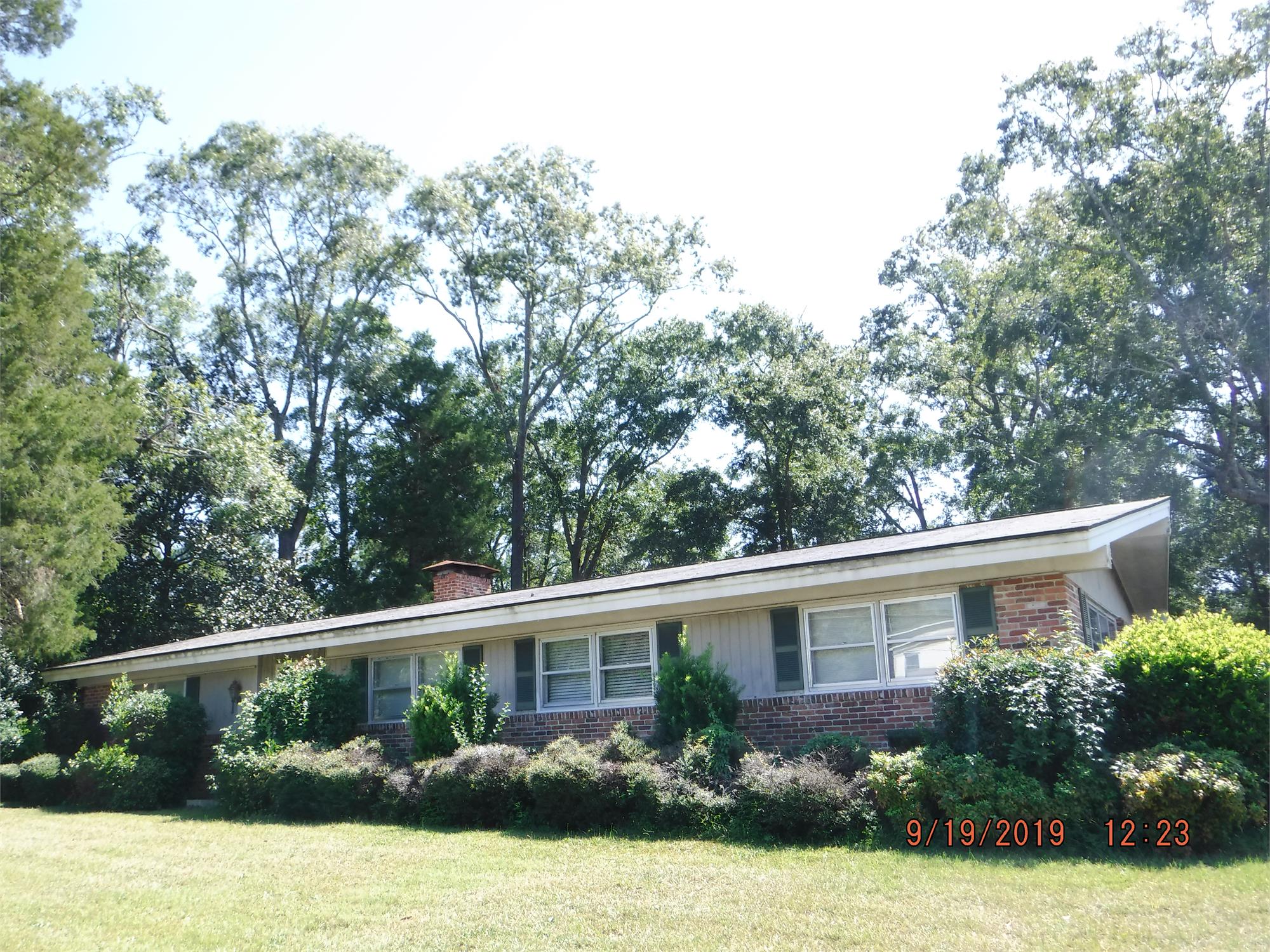 223 9th Ave, Eastman, GA 31023-5664