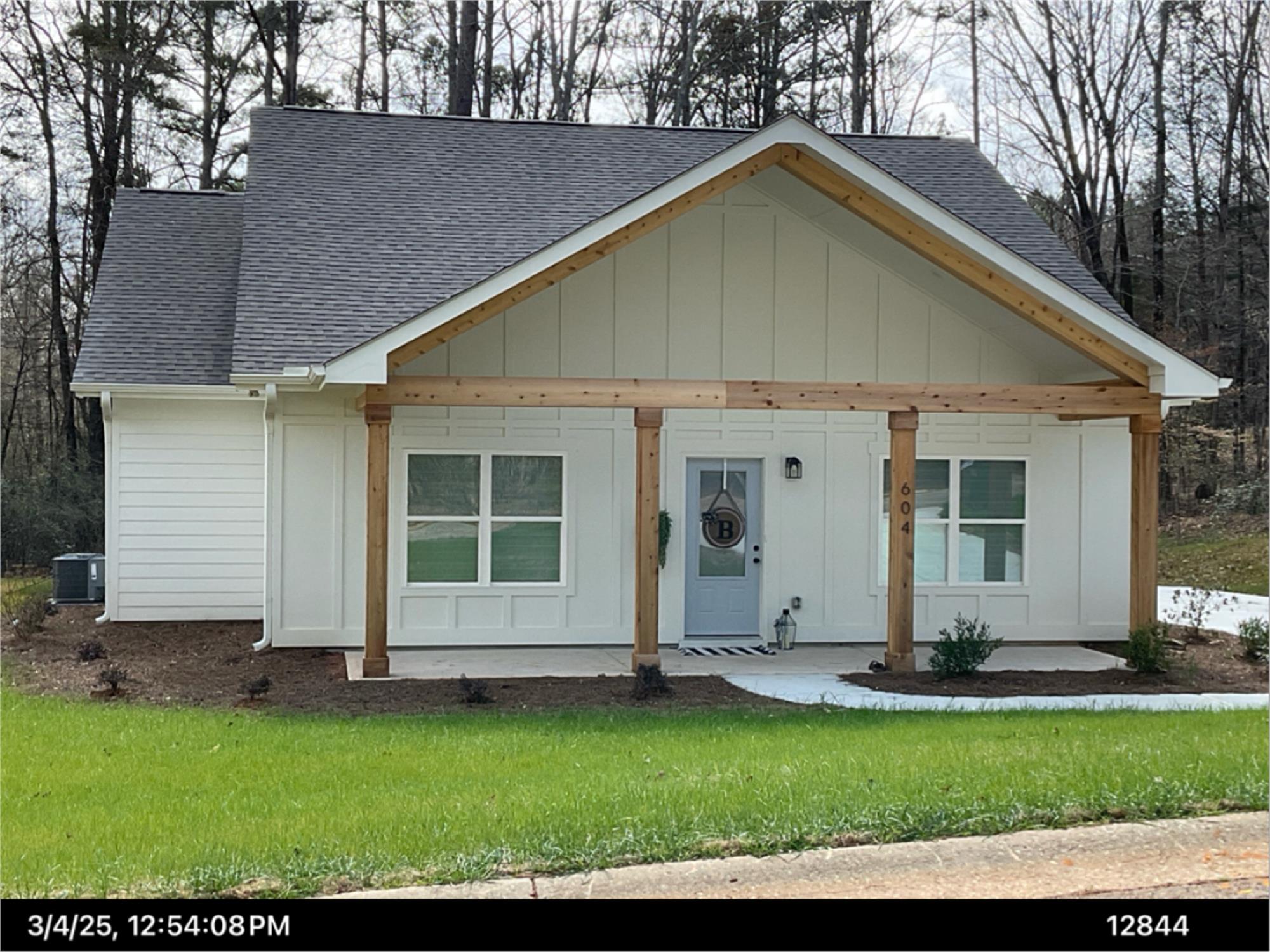 604 Victoria Ct, Elberton, GA 30635-1100