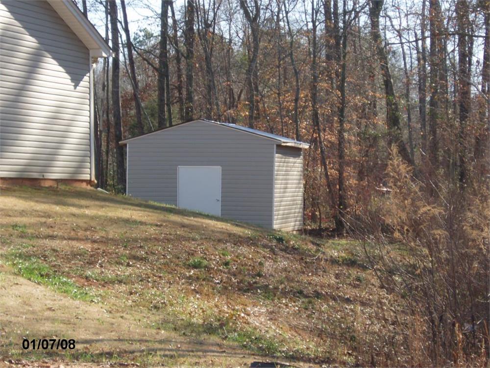 524 Greenfield Dr, Statham, GA 30666-1675