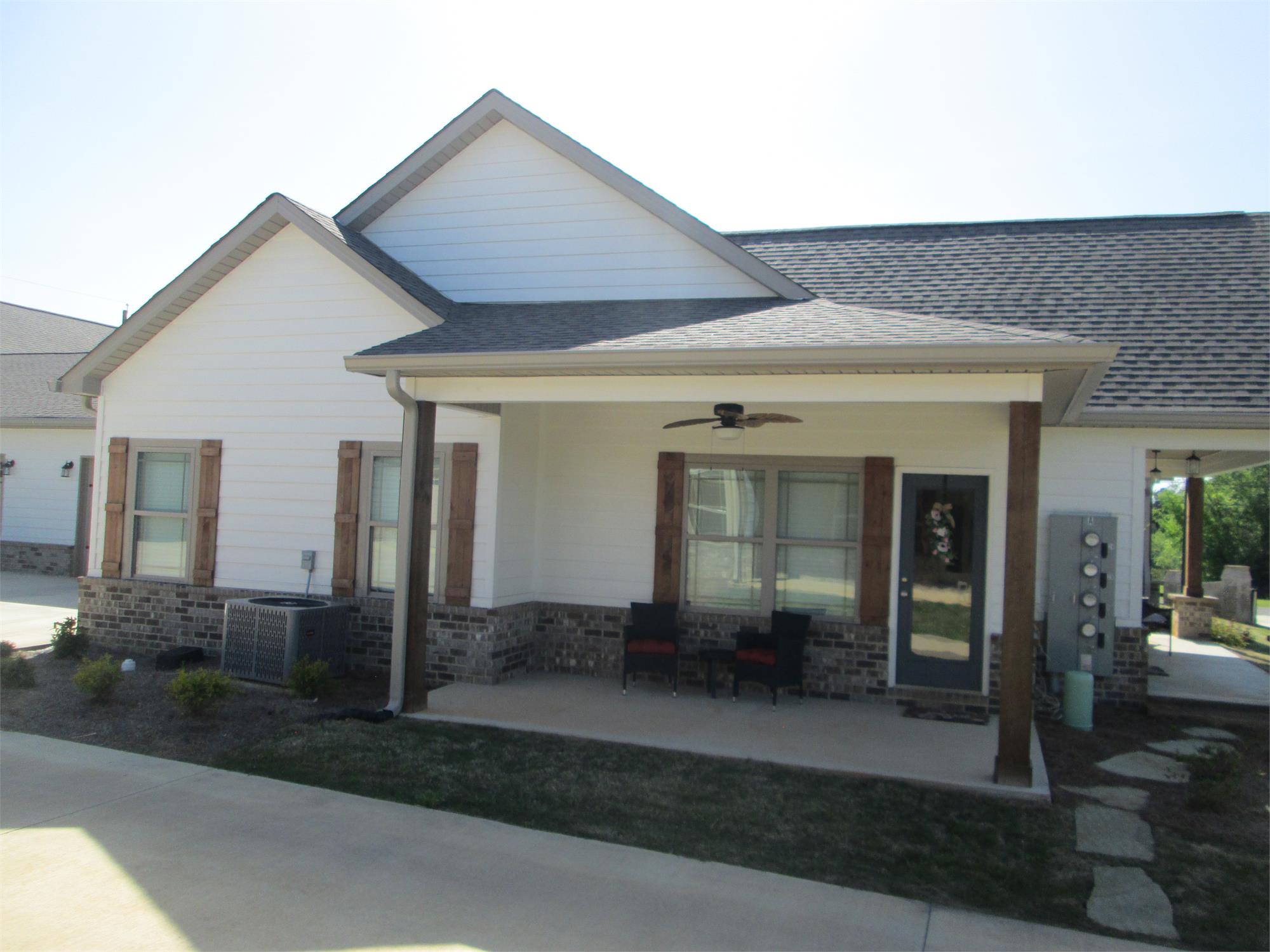 24 Maddox Ln, Chatsworth, GA 30705-1600
