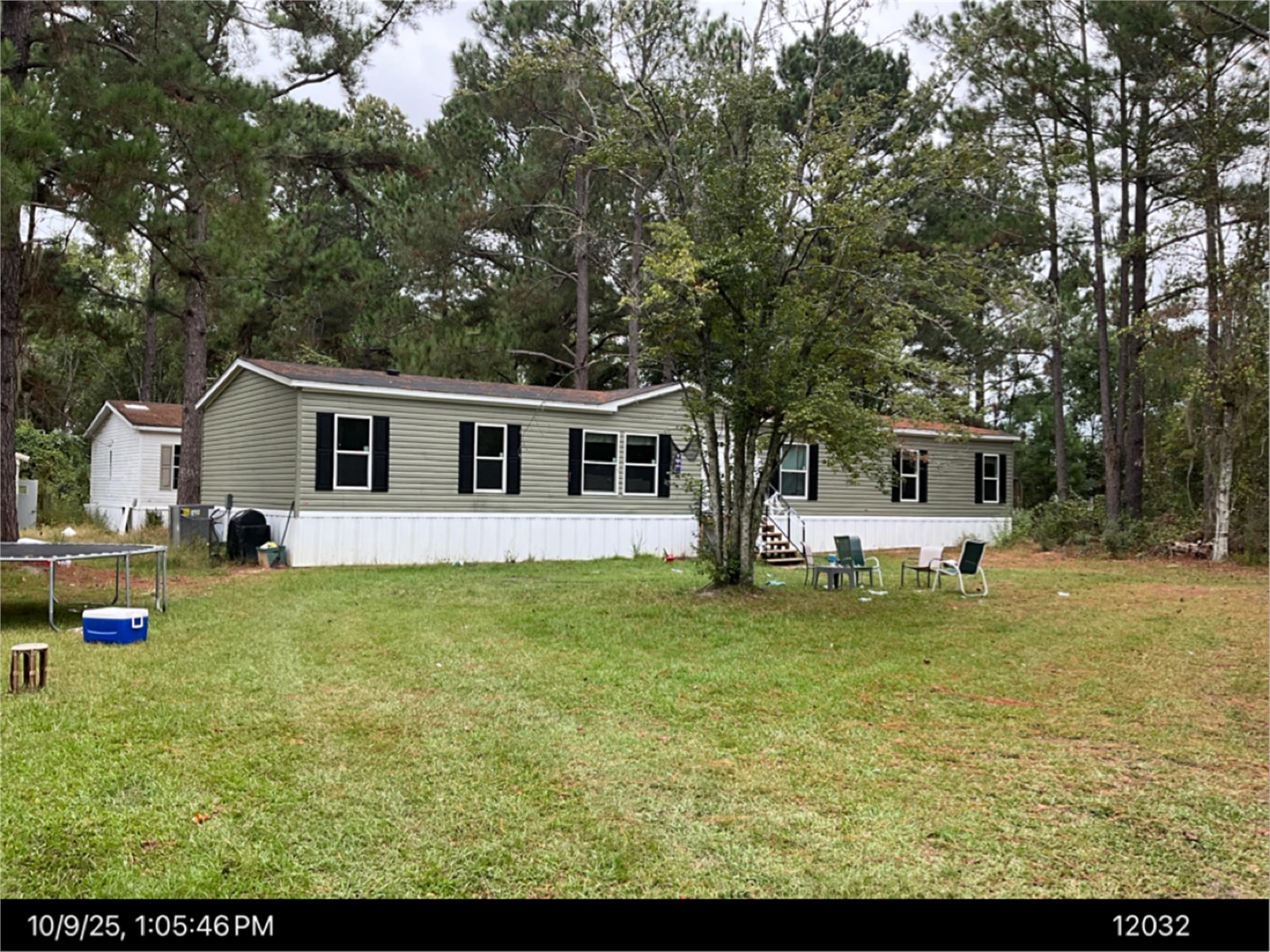 1920 Hacklebarny Ln, Blackshear, GA 31516-4430