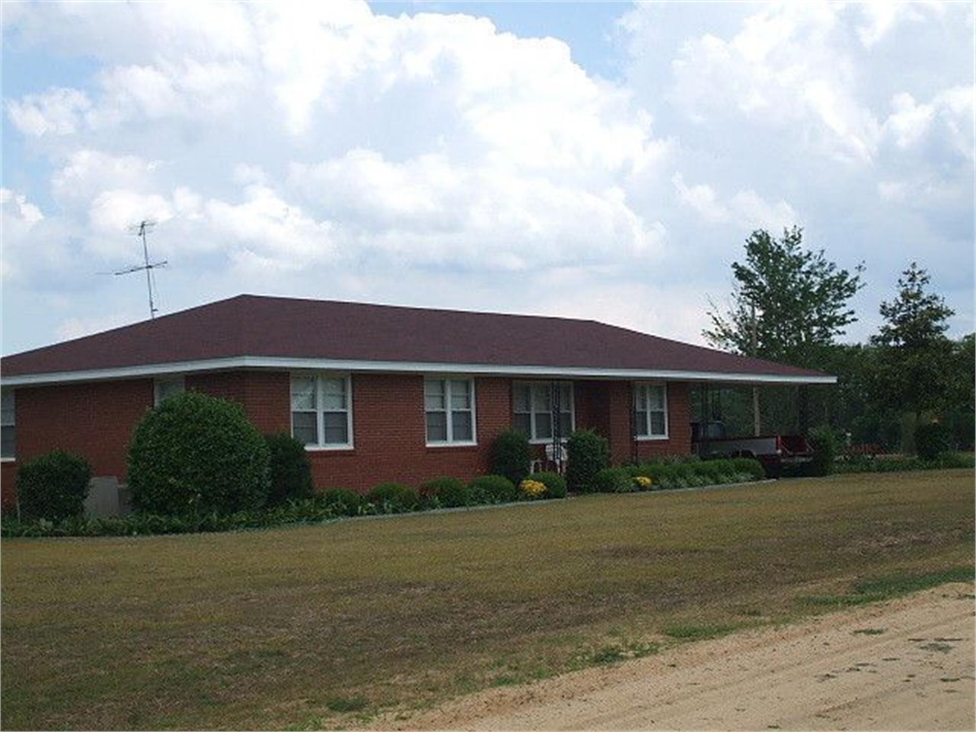 9362 Coffee Rd, Hahira, GA 31632-4143