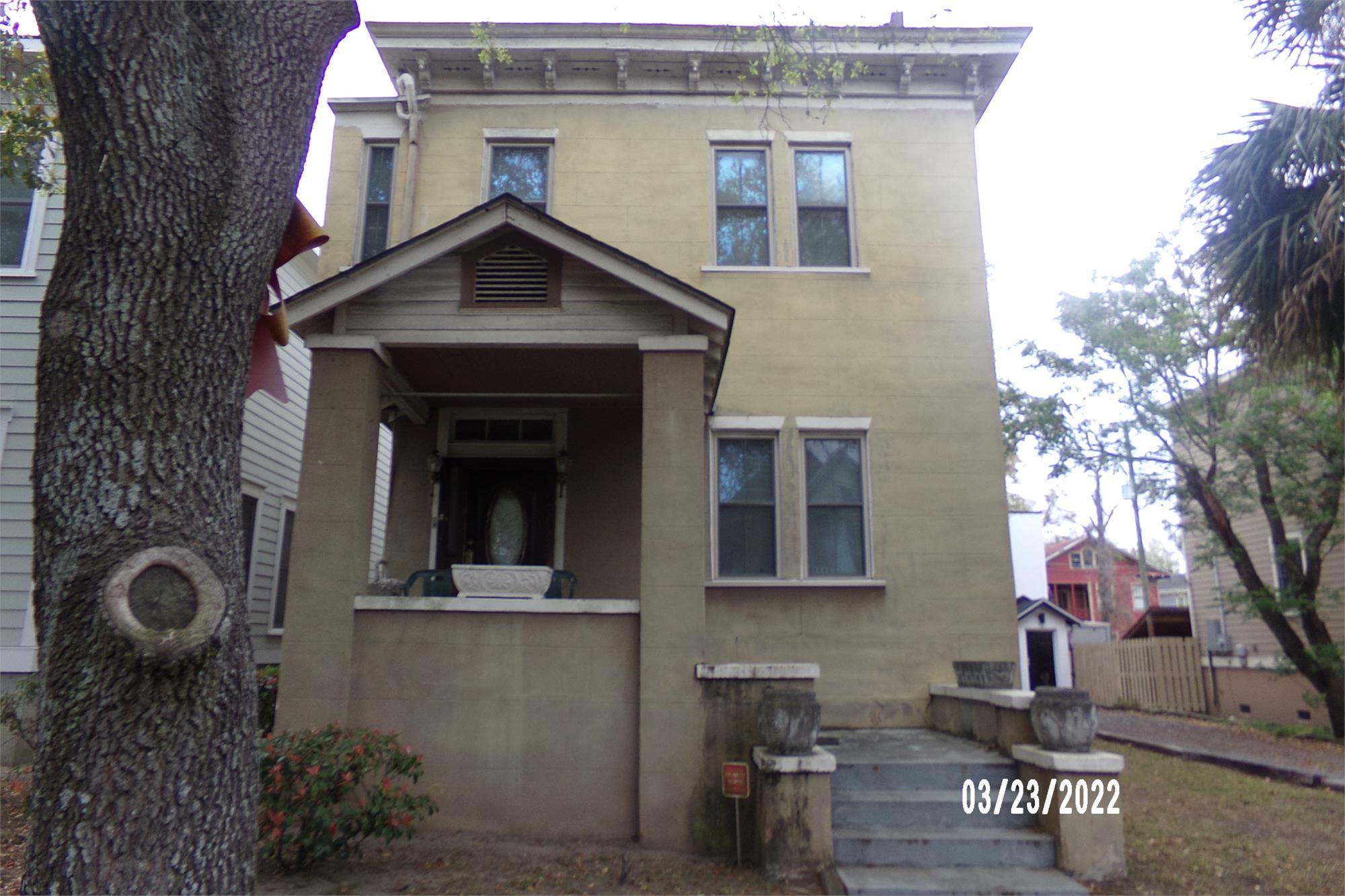 506 E Henry St, Savannah, GA 31401-6927