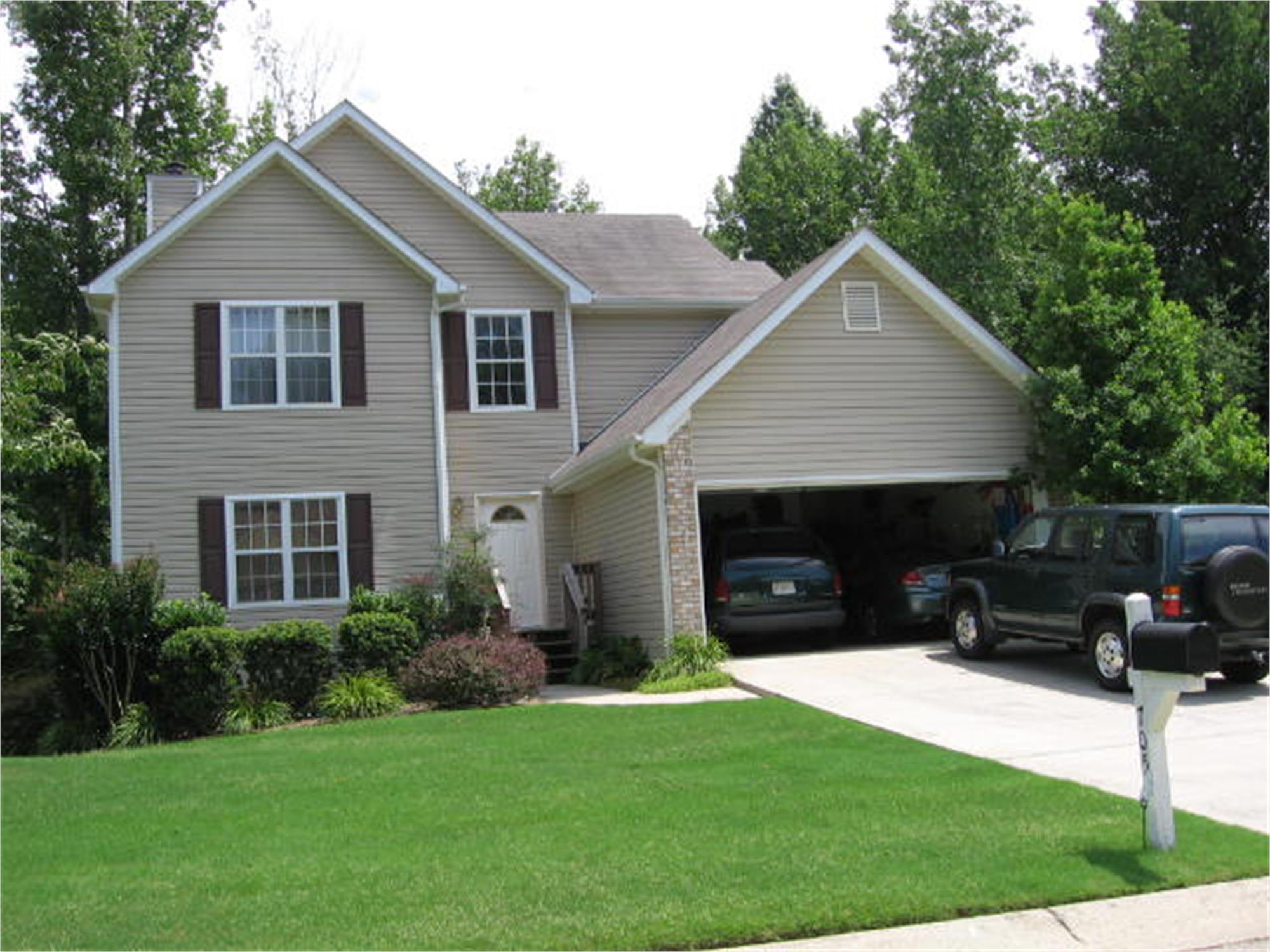 7055 Valley Forge Dr, Flowery Branch, GA 30542-5657