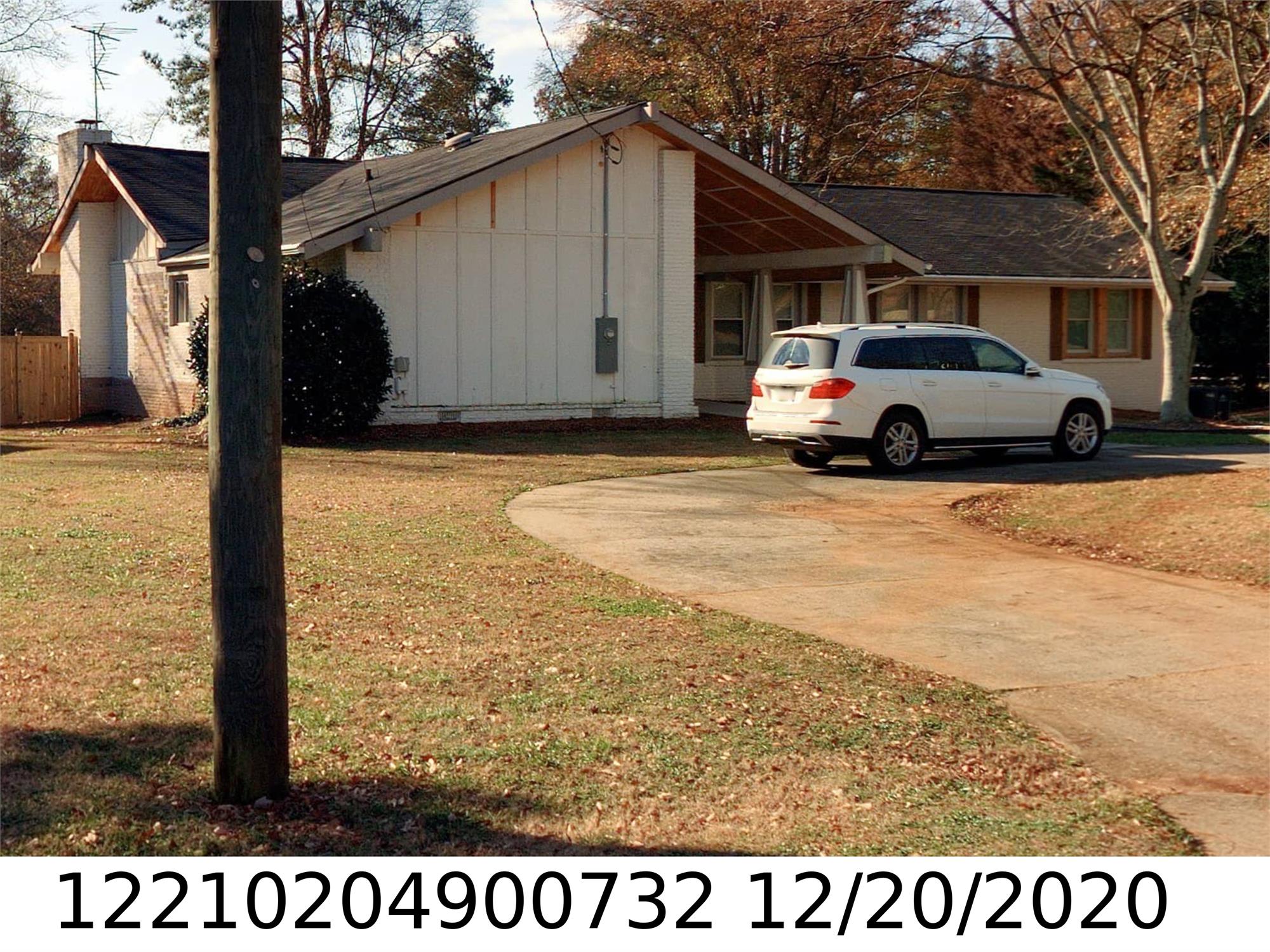 735 Warsaw Rd, Roswell, GA 30075-3924