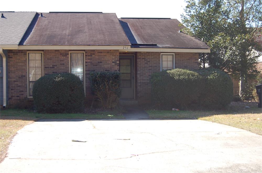 251 Leisure Lake Dr, Warner Robins, GA 31088-6077