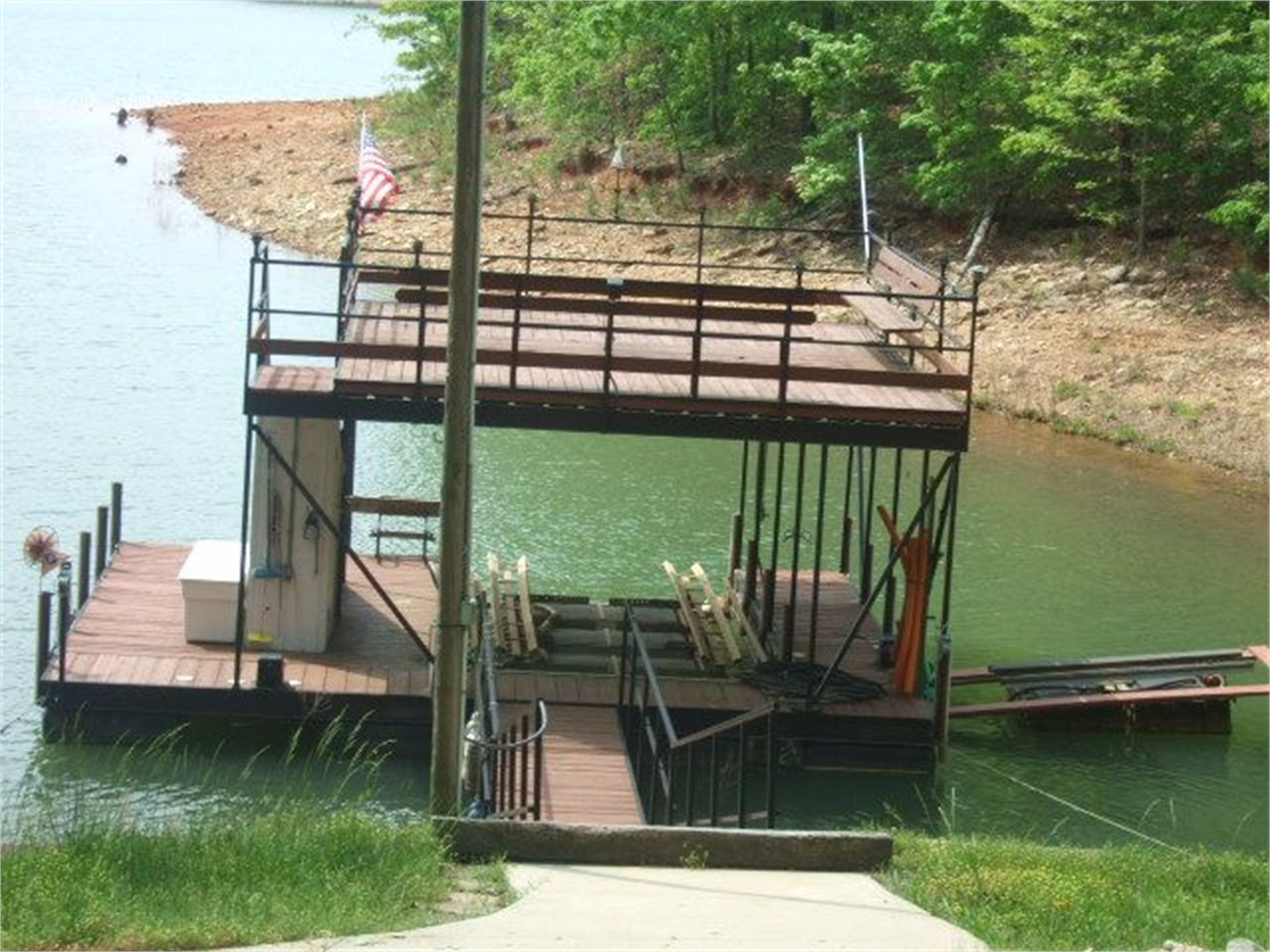 86 Raindrop Cir, Hartwell, GA 30643-2548