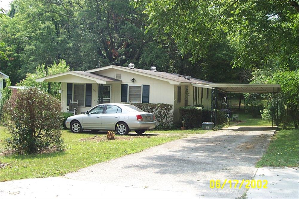 403 S Pine St, Toccoa, GA 30577-2743