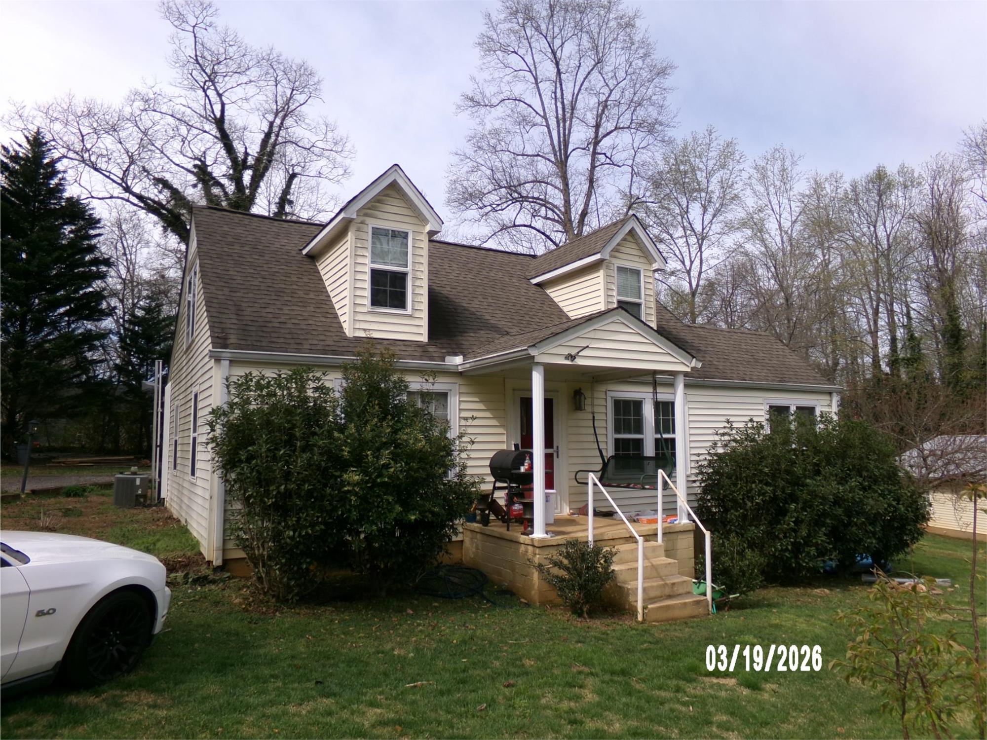 173 Burrell St, Cornelia, GA 30531-2805