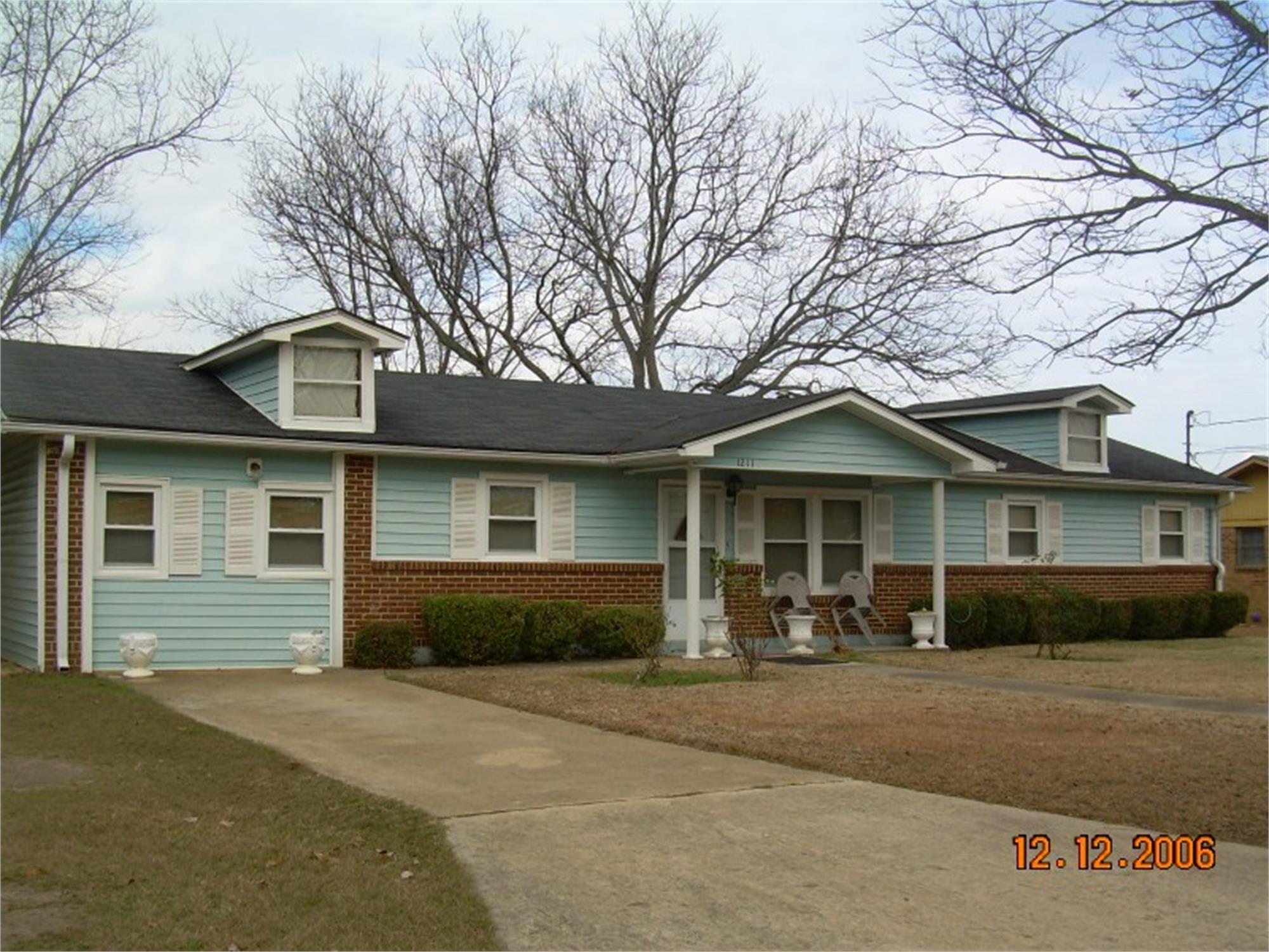 1211 E 4th Ave, Albany, GA 31705-1329