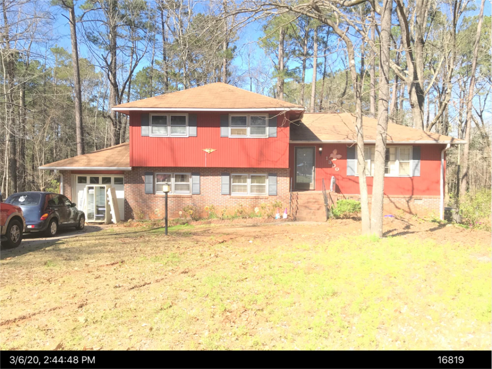 1300 Lancelot Ln, Macon, GA 31220-3513