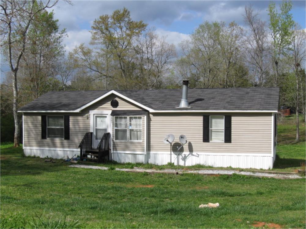 201 Valley Cir, Washington, GA 30673-6504