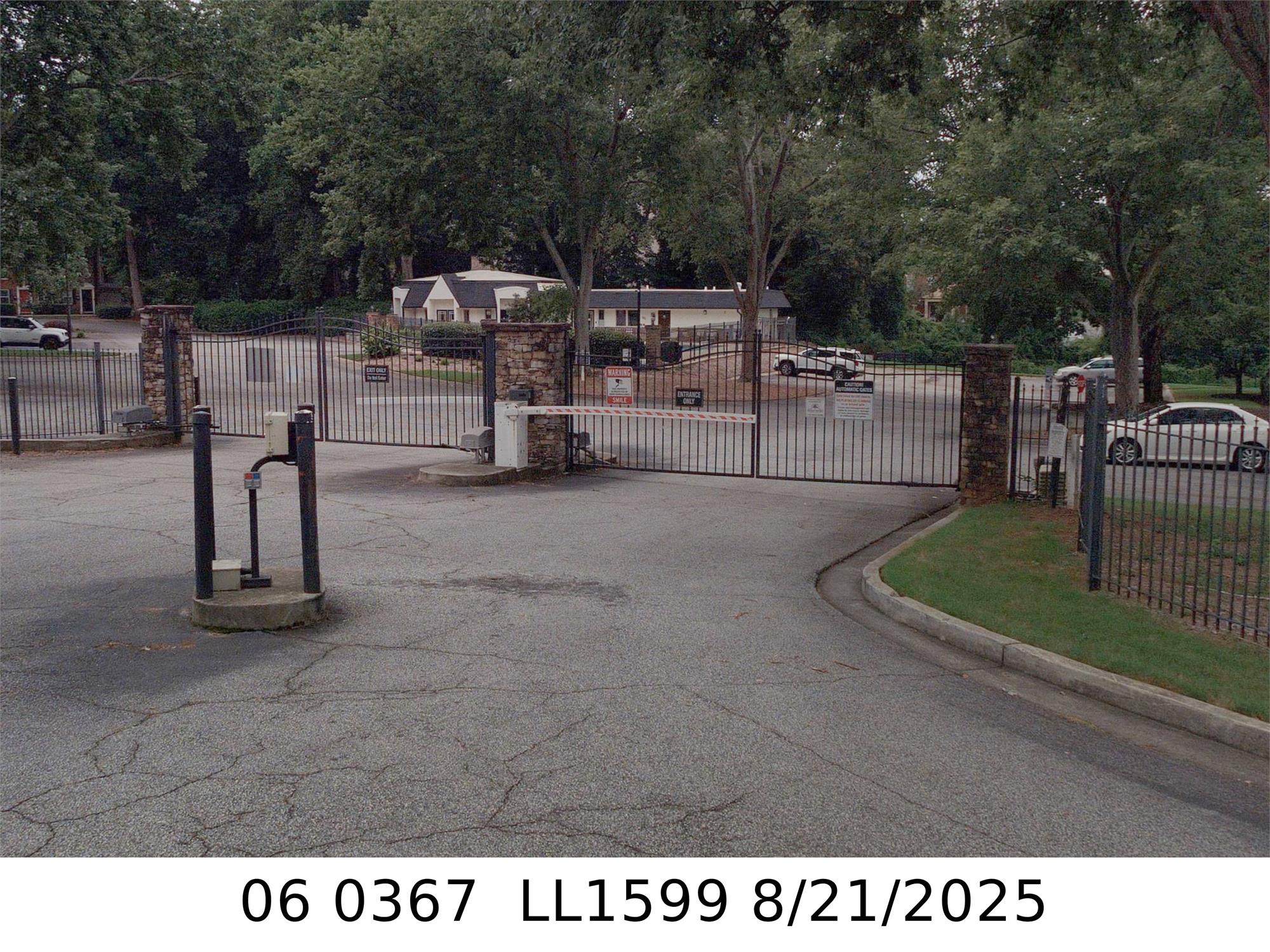 175 N River Dr, Atlanta, GA 30350-1902