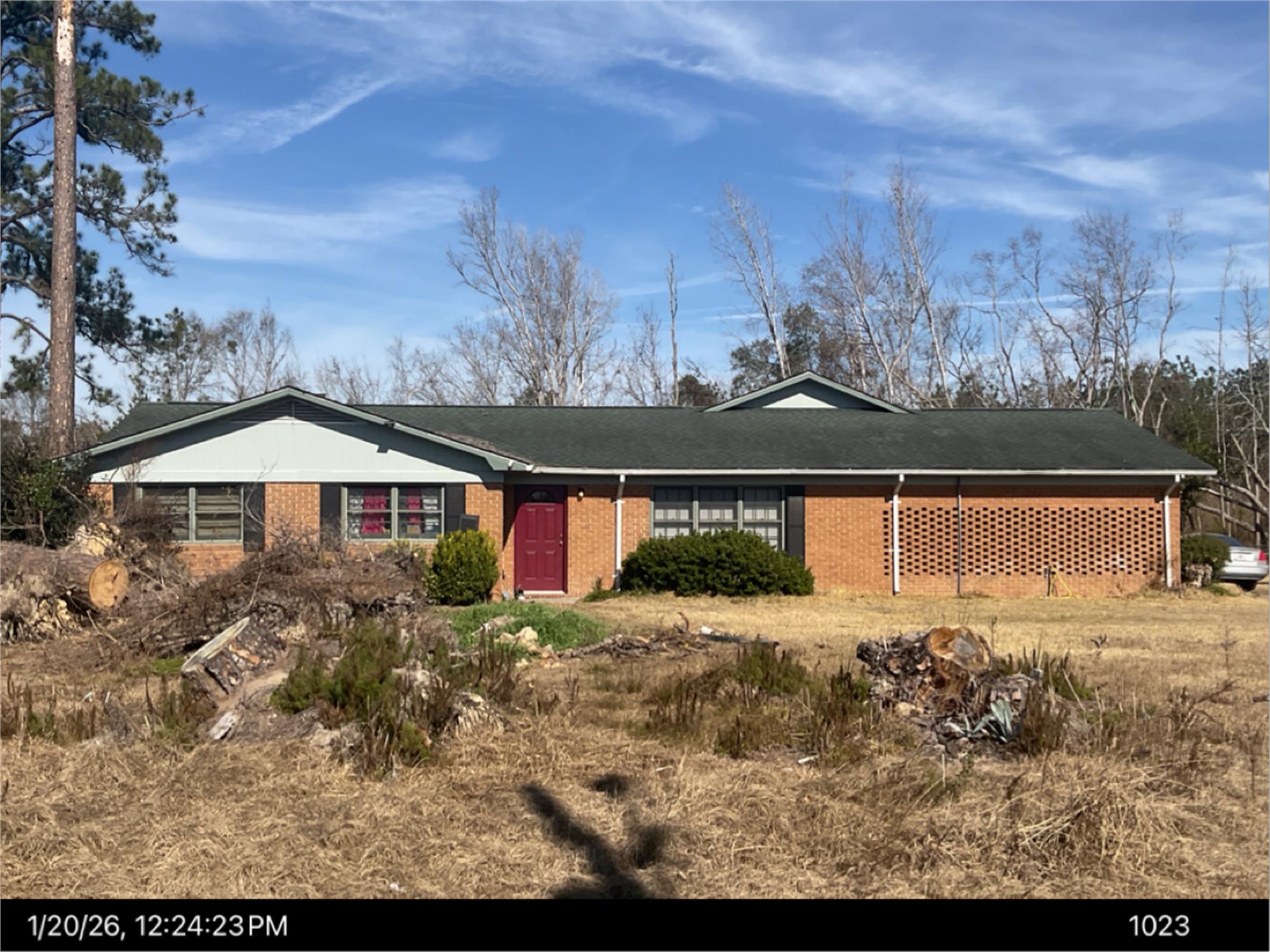 28 Lakeside Dr, Hazlehurst, GA 31539-6552