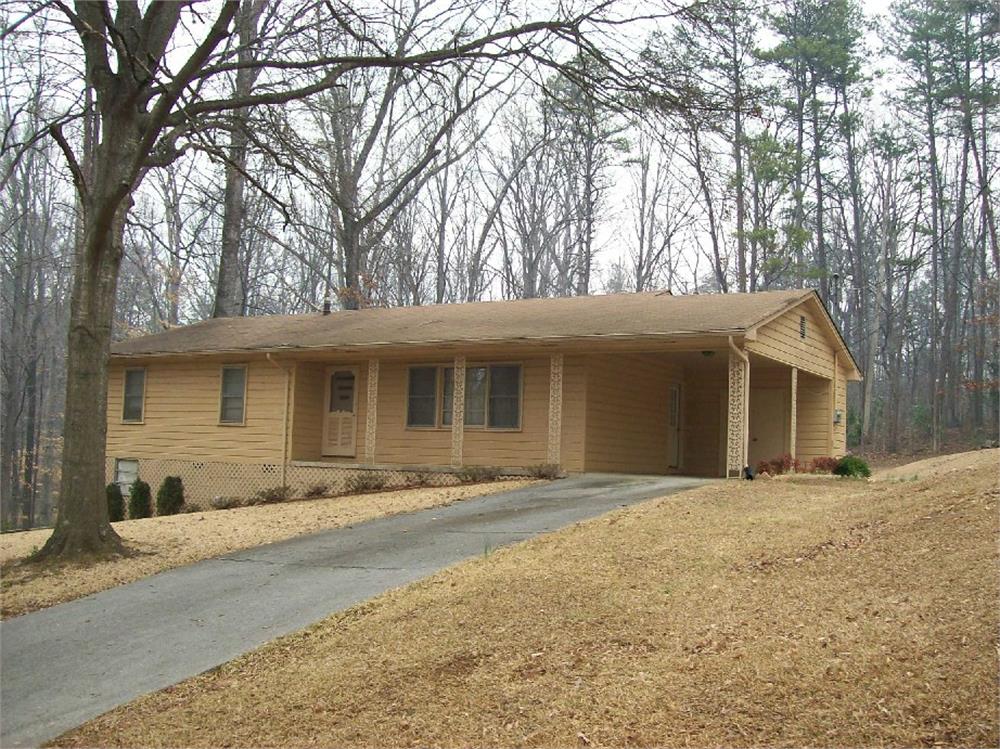 3 Hilltop Way, Toccoa, GA 30577-6136