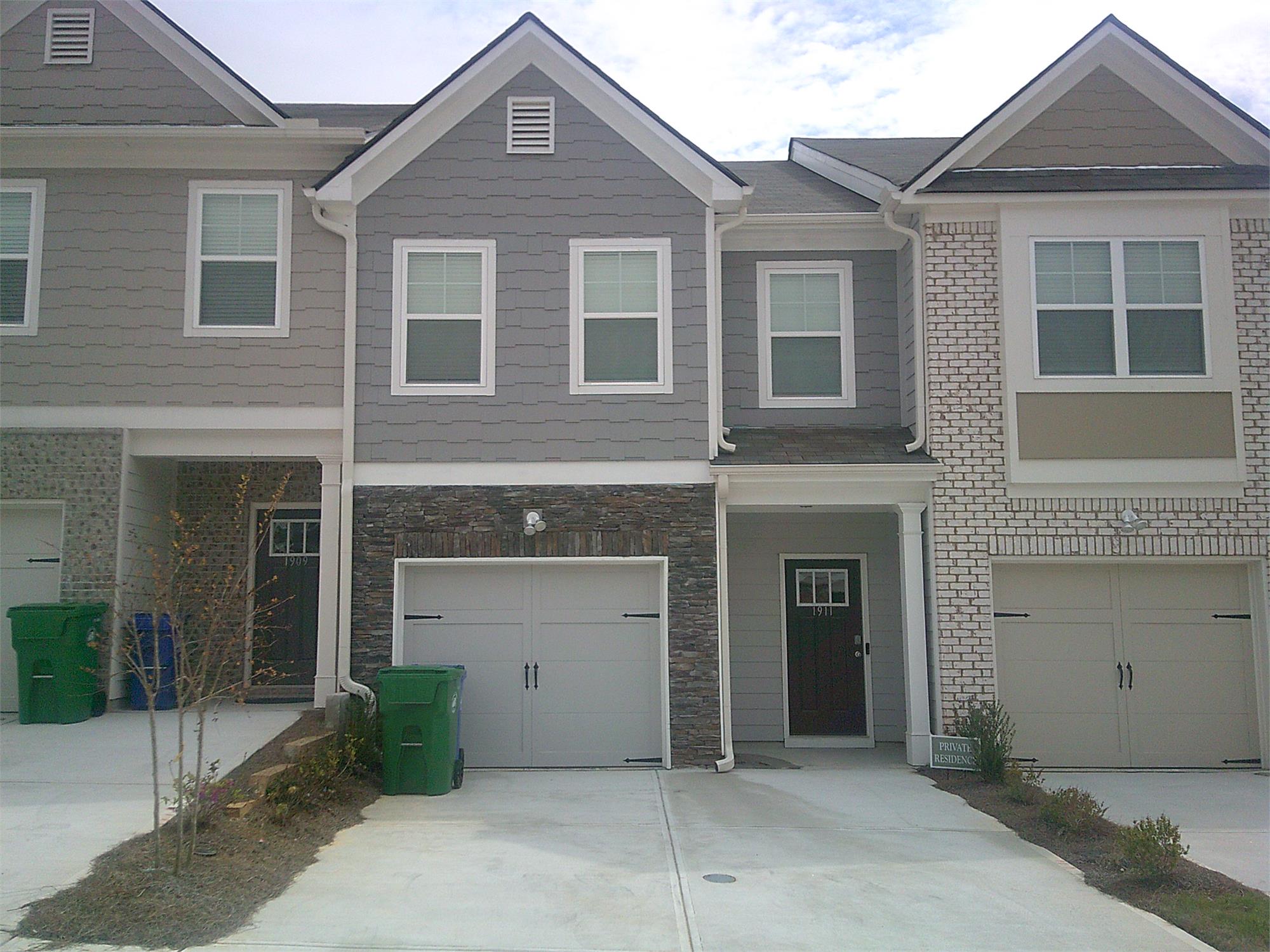 1911 Plainsboro Dr, Lithonia, GA 30058-2513